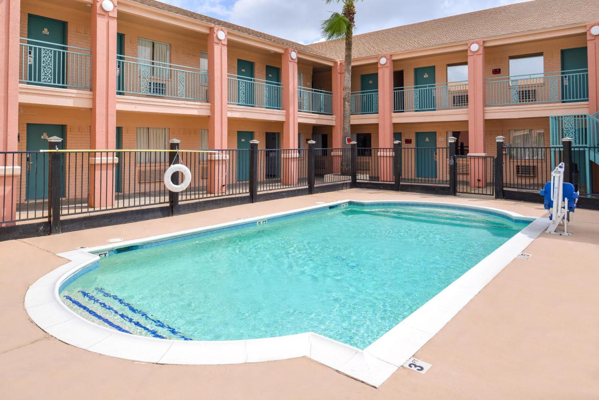 Americas Best Value Inn Clute photo 9