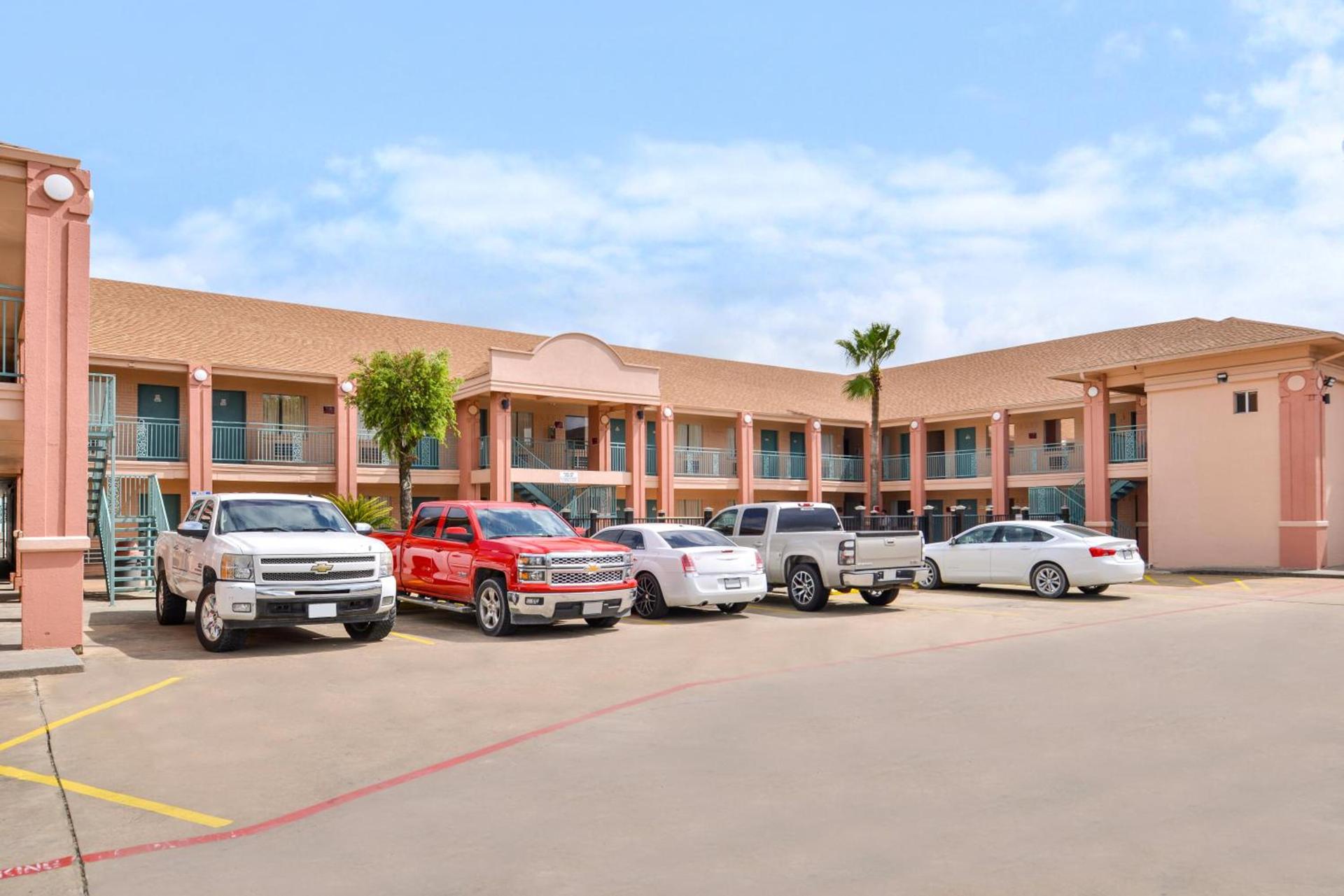 Americas Best Value Inn Clute photo 7