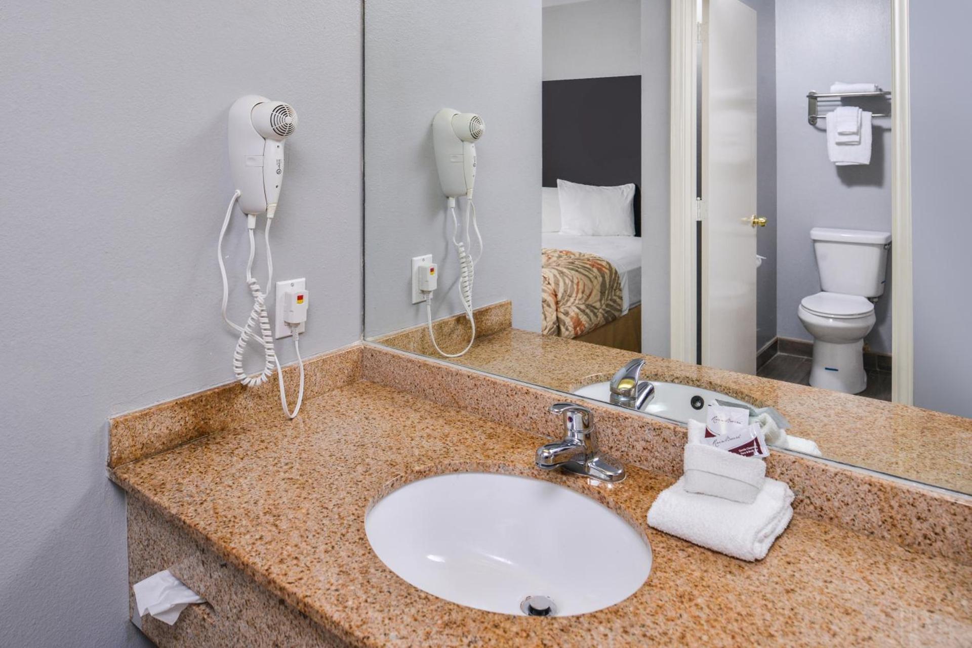 Express Inn Weslaco/Mercedes photo 28