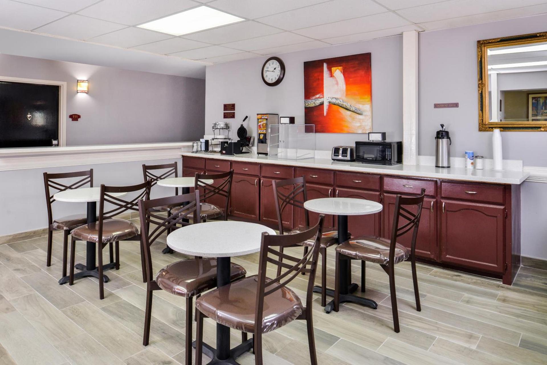 Express Inn Weslaco/Mercedes photo 13
