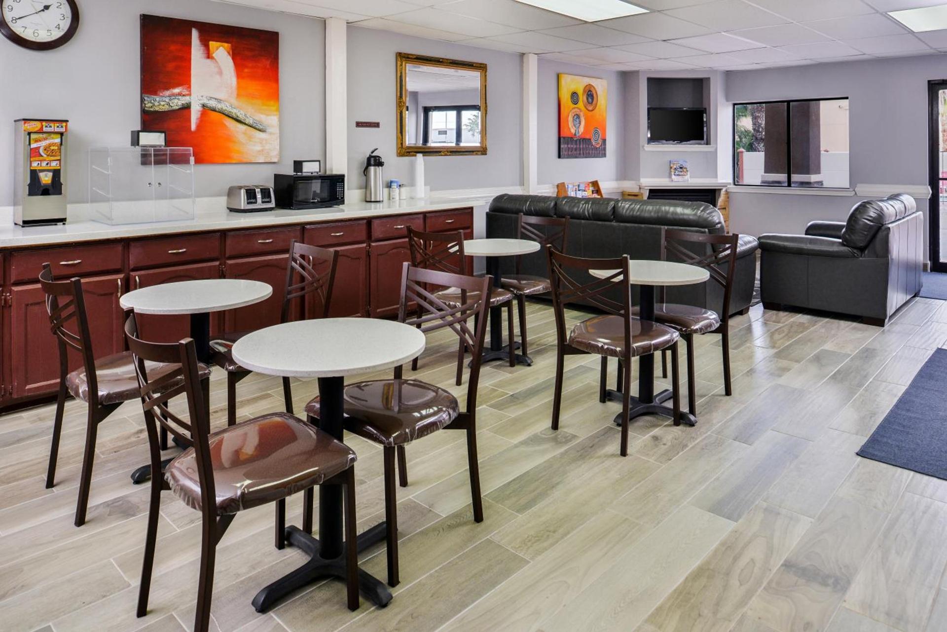 Express Inn Weslaco/Mercedes photo 14