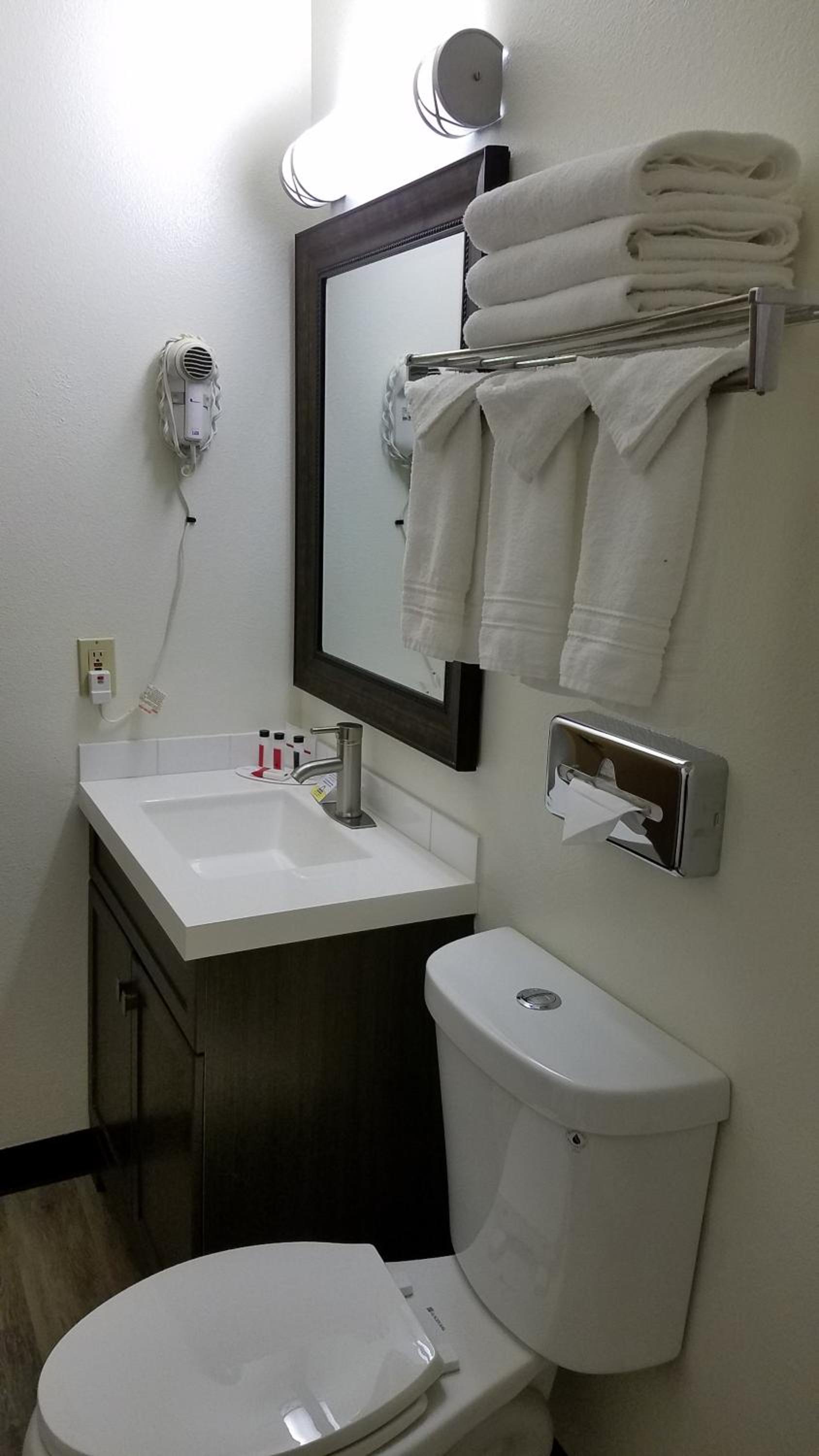 Days Inn by Wyndham Woodland photo 40
