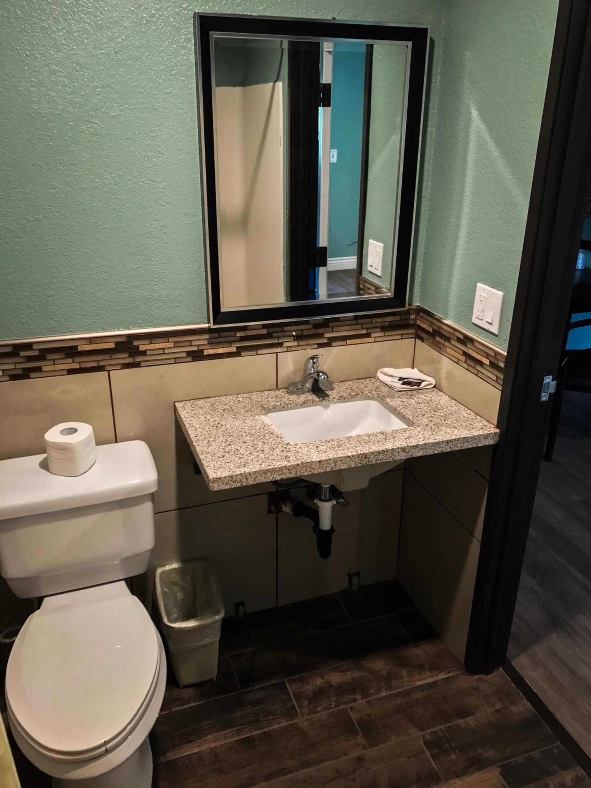 Highland Park Motel photo 12