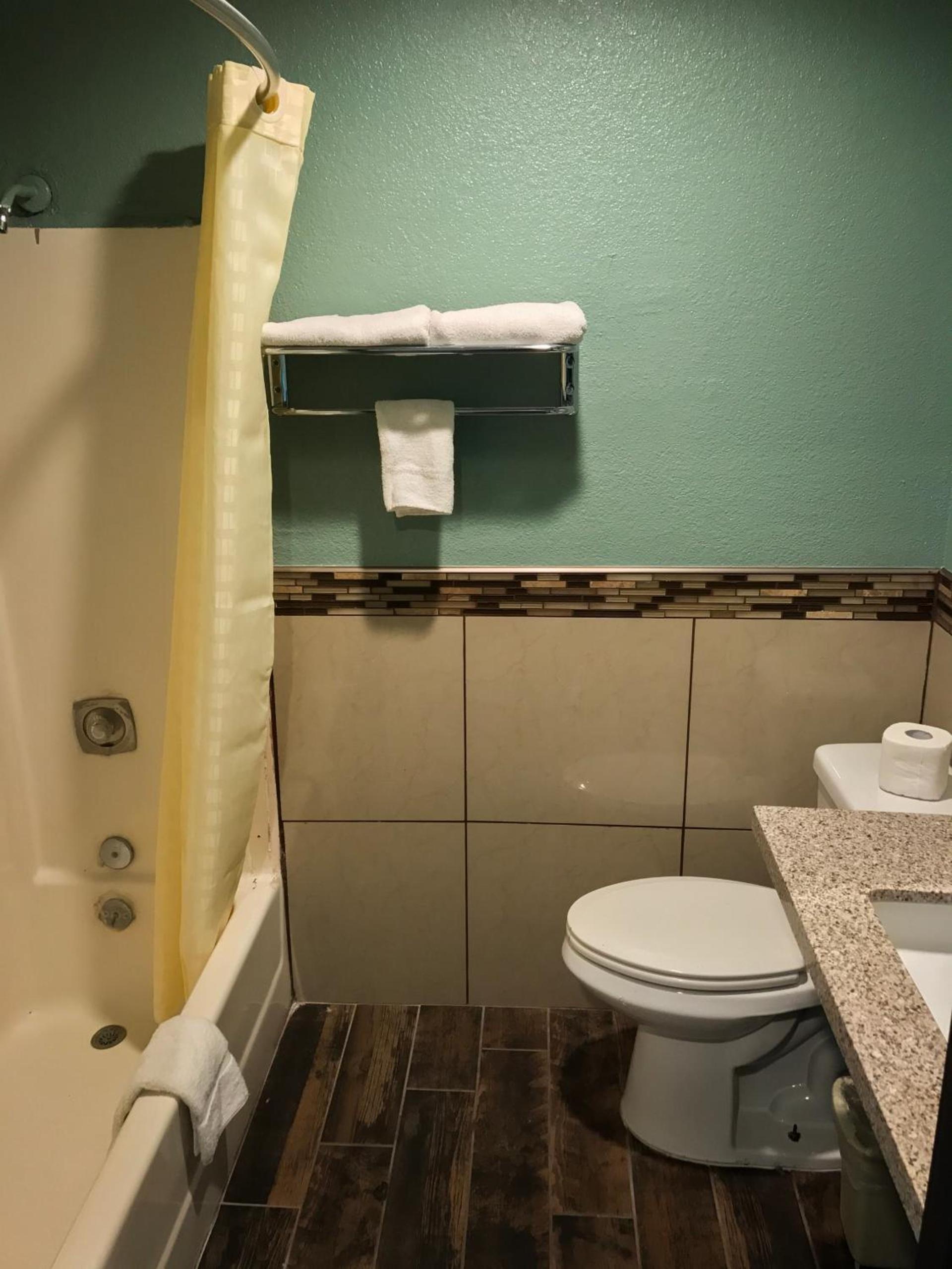 Highland Park Motel photo 11