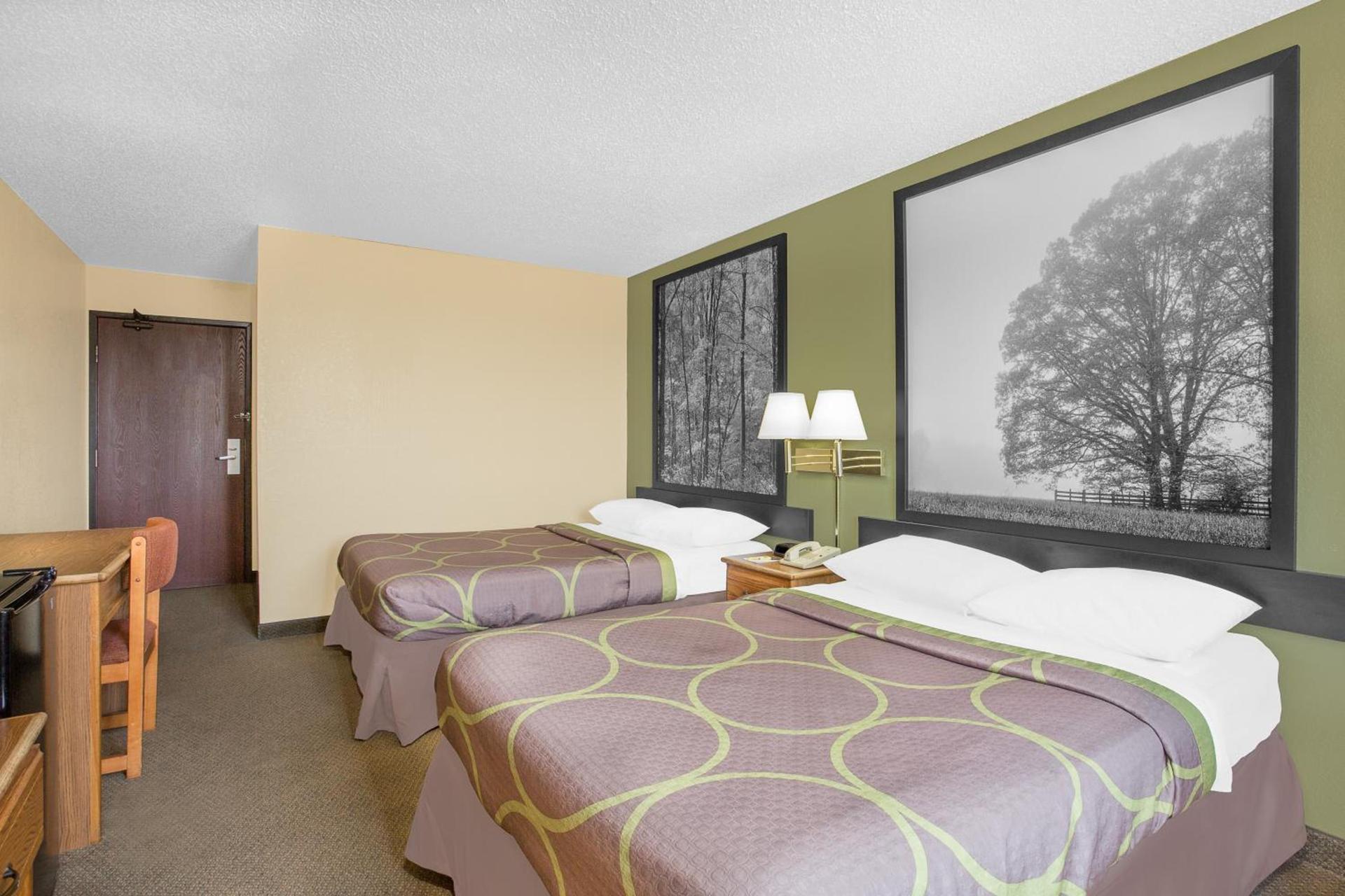 Super 8 by Wyndham Roanoke VA photo 17