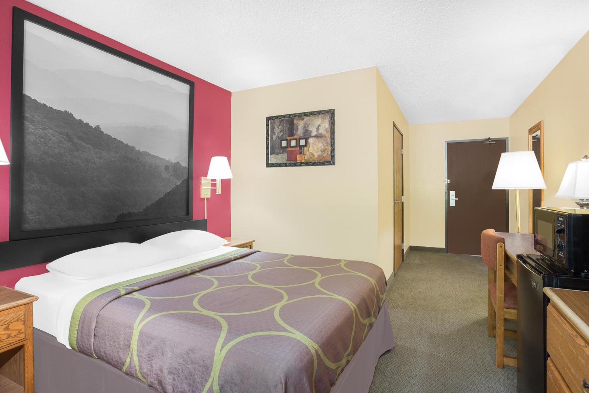 Super 8 by Wyndham Roanoke VA photo 25