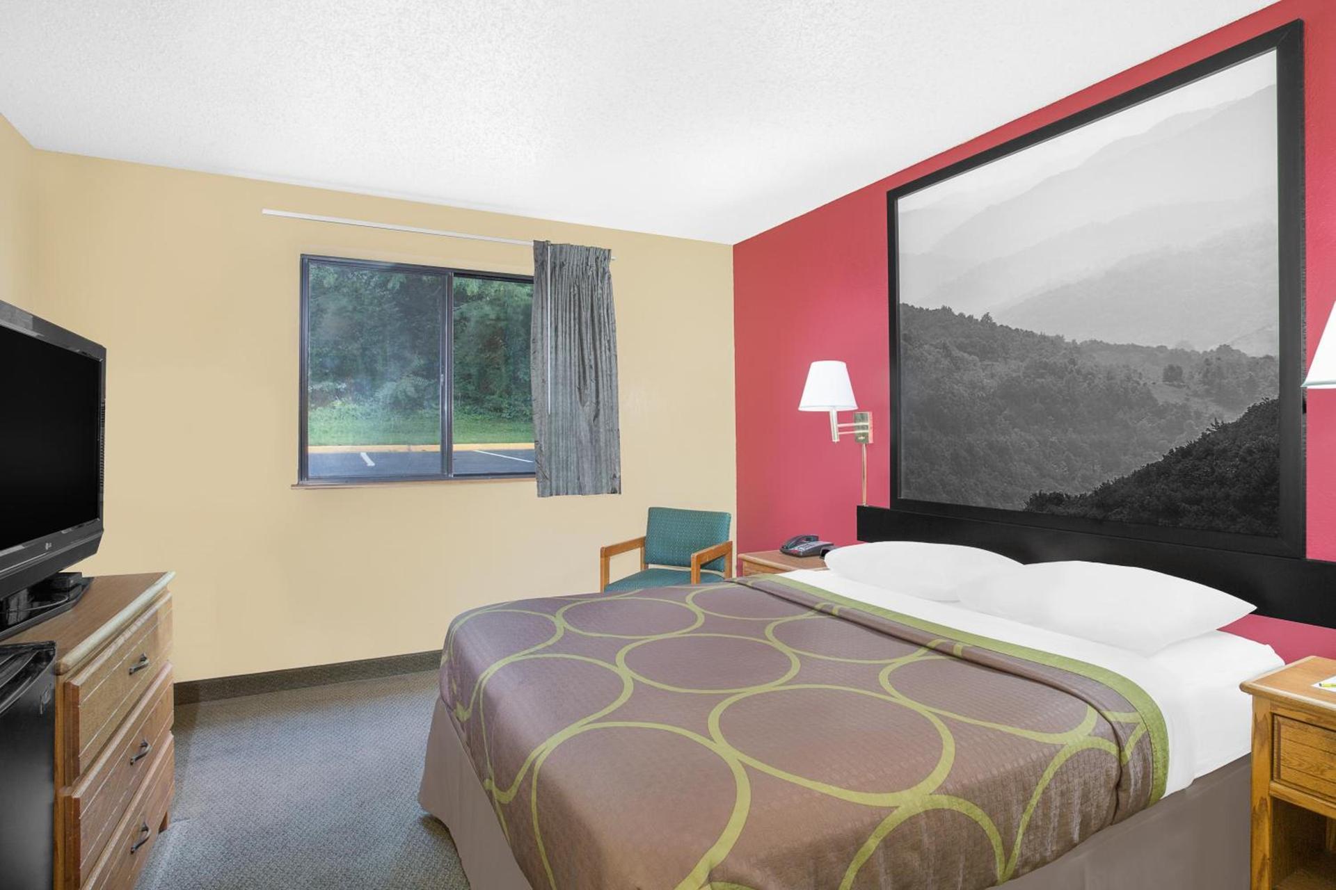 Super 8 by Wyndham Roanoke VA photo 22