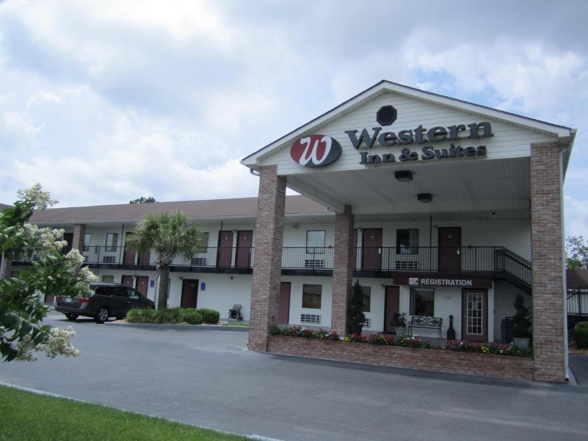 Western Inn & Suites — hotel in Douglas