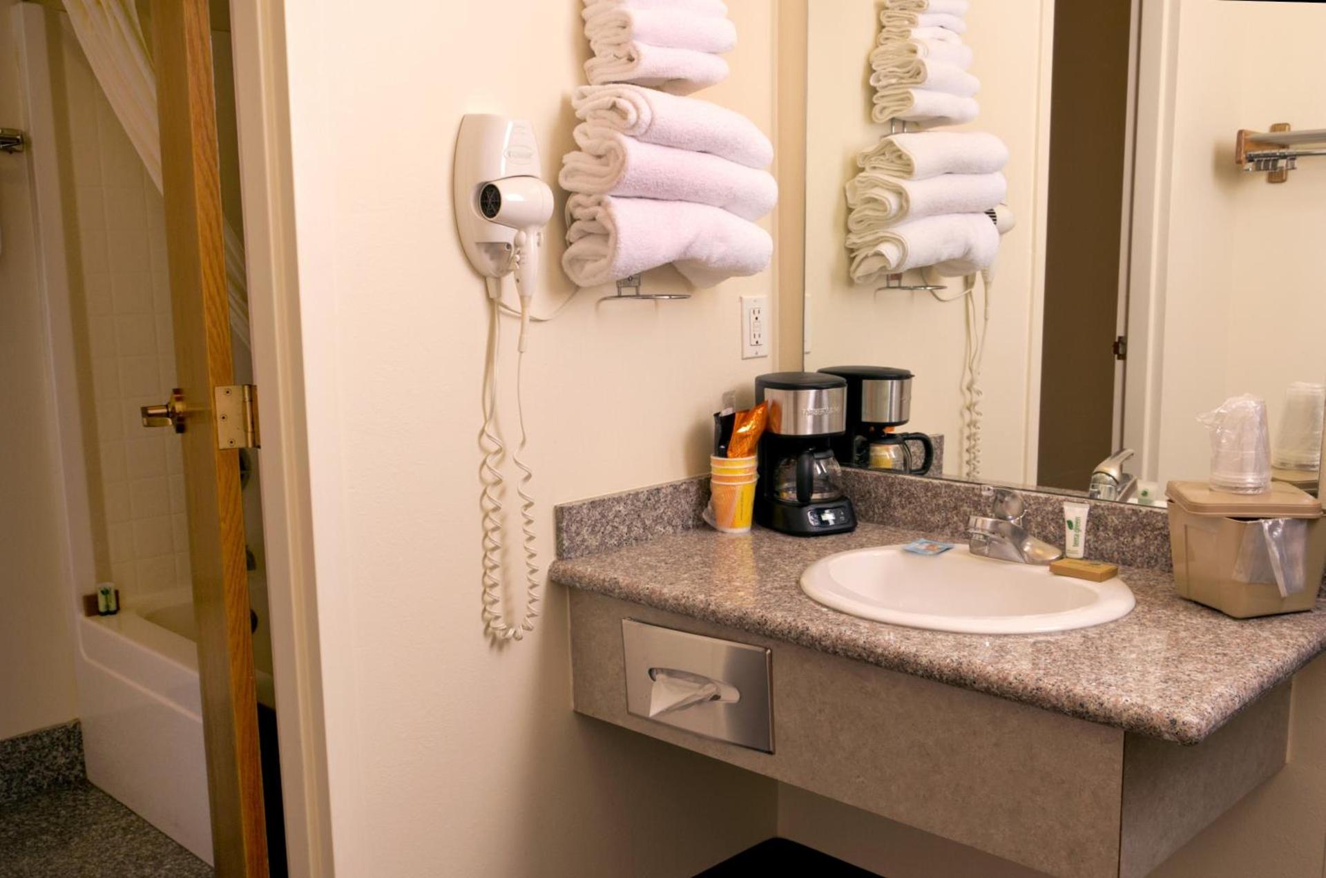Cedars Inn photo 37