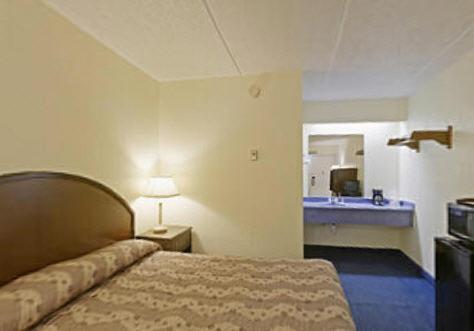 Days Inn by Wyndham Charlotte University photo 6