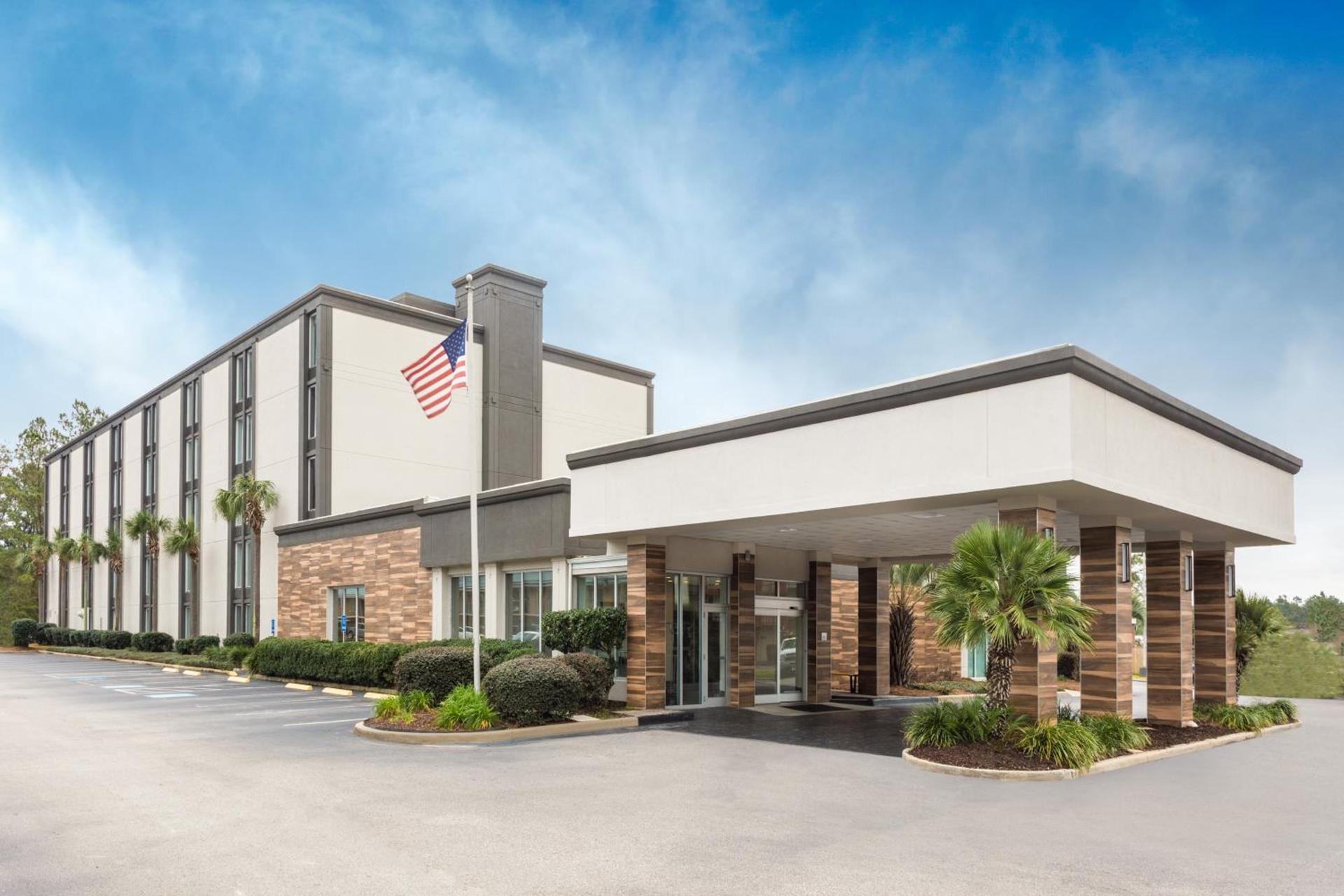 Wyndham Garden Summerville photo 13