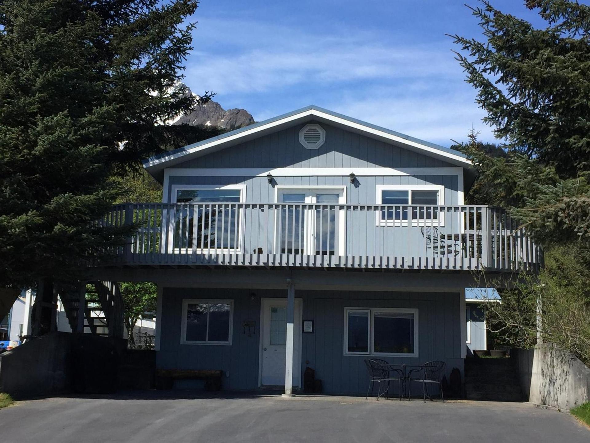 Bears Den Alaska Lodging photo 10