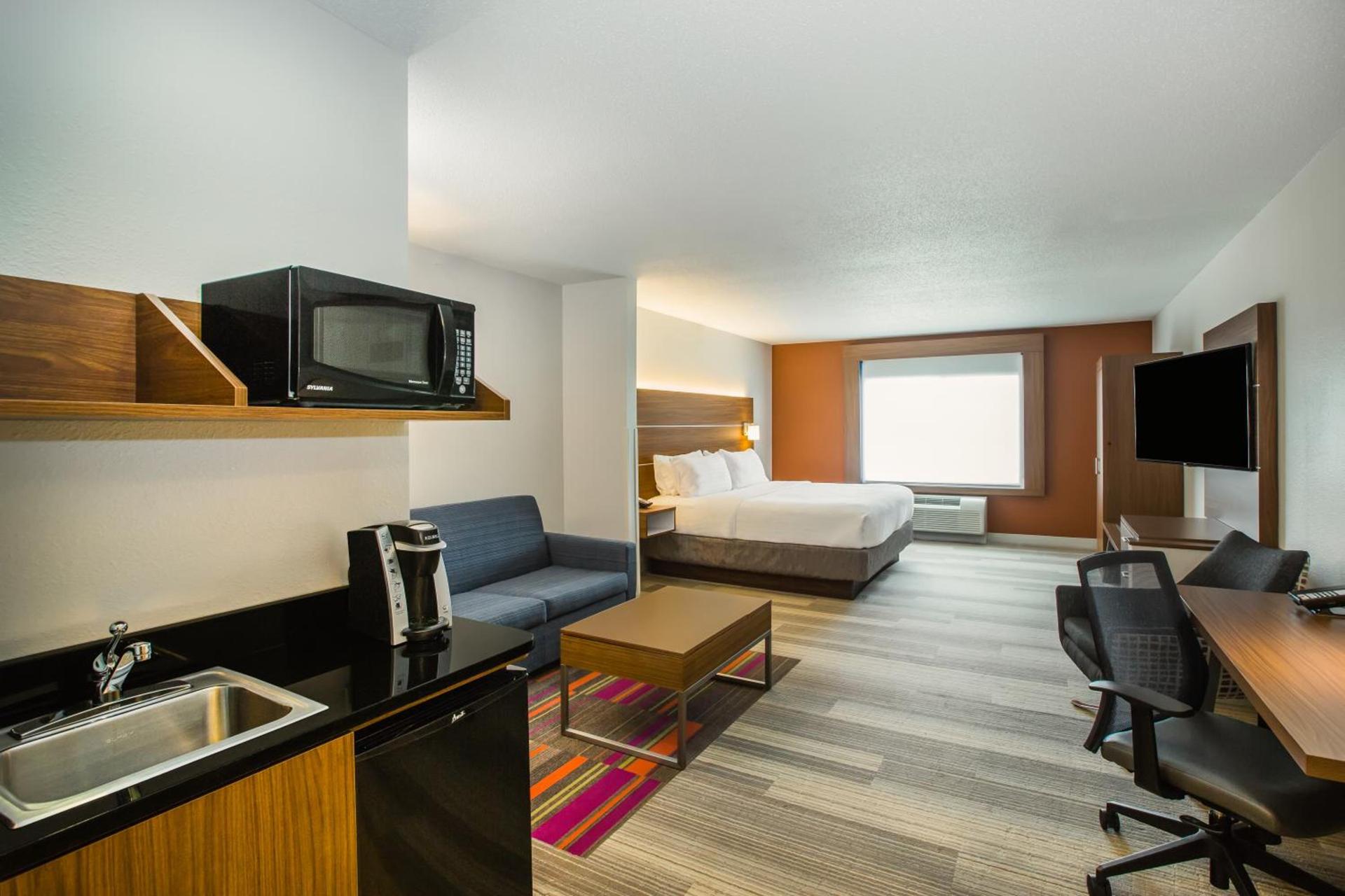Holiday Inn Express & Suites Bellevue -Omaha Area- by IHG photo 5