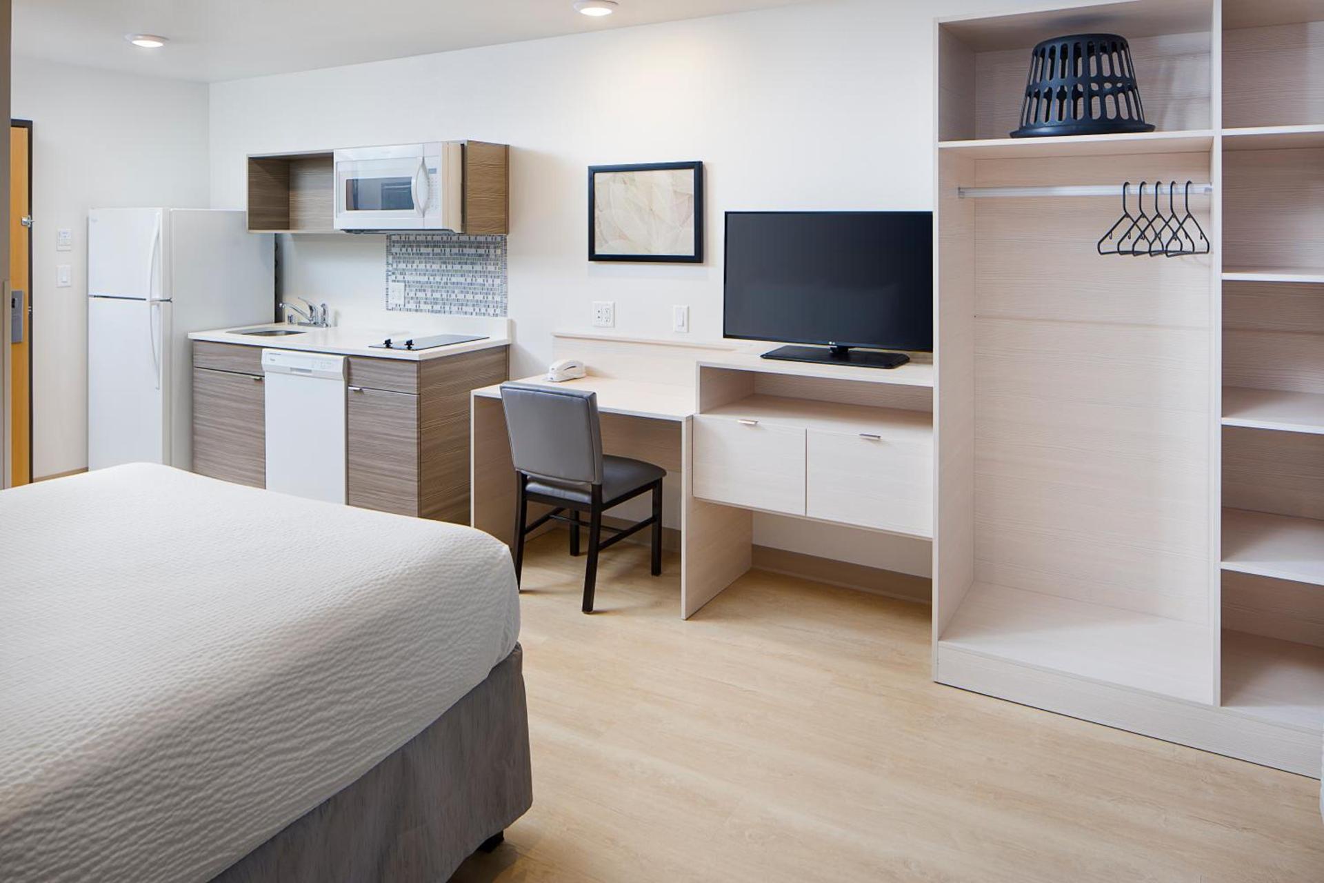 WoodSpring Suites Seattle Everett photo 6