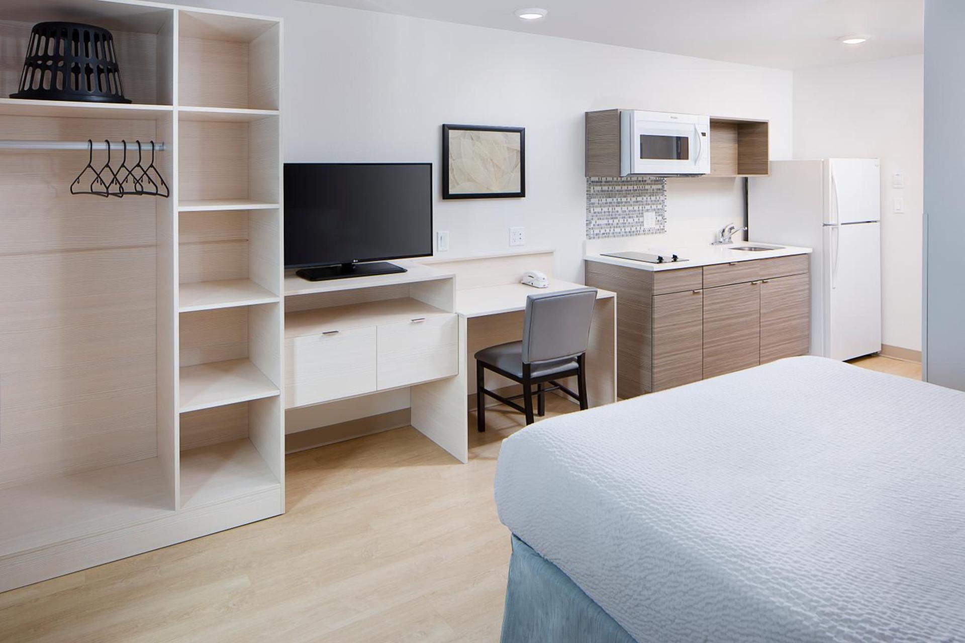 WoodSpring Suites Seattle Everett photo 4