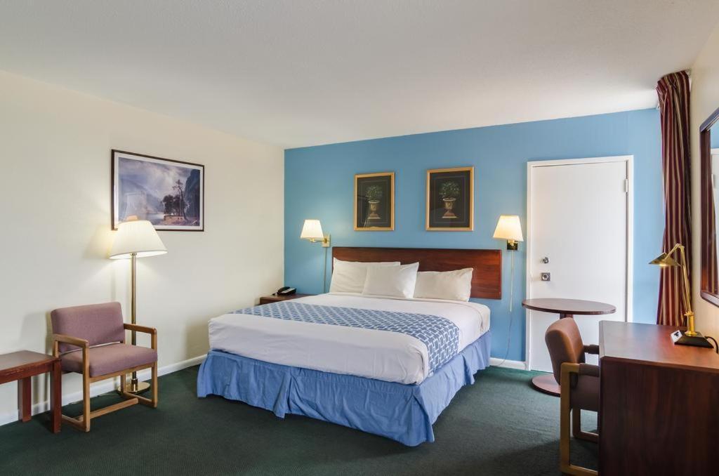 Alamo Inn & Suites photo 25