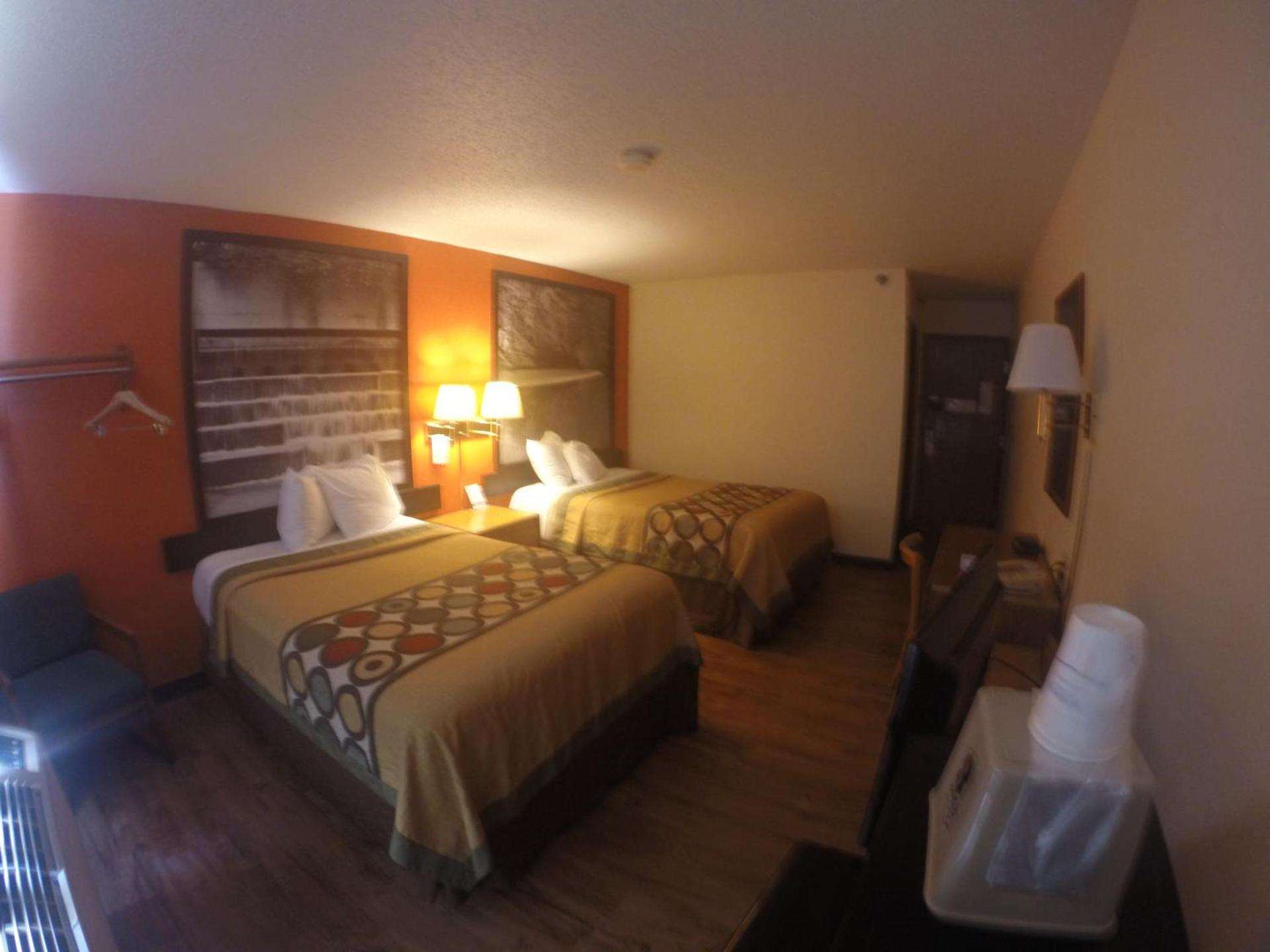 Super 8 by Wyndham Waco University Area photo 4