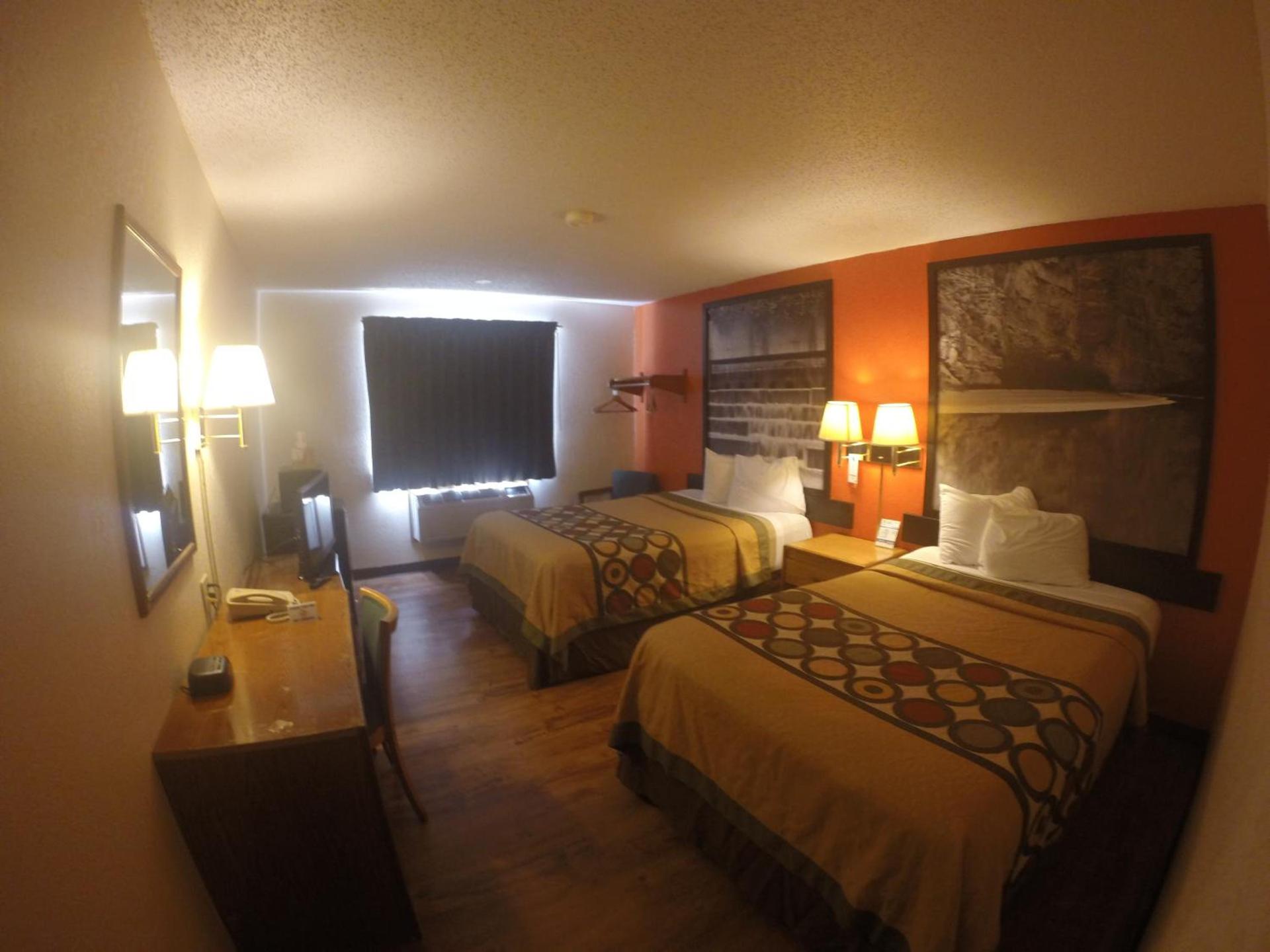 Super 8 by Wyndham Waco University Area photo 24