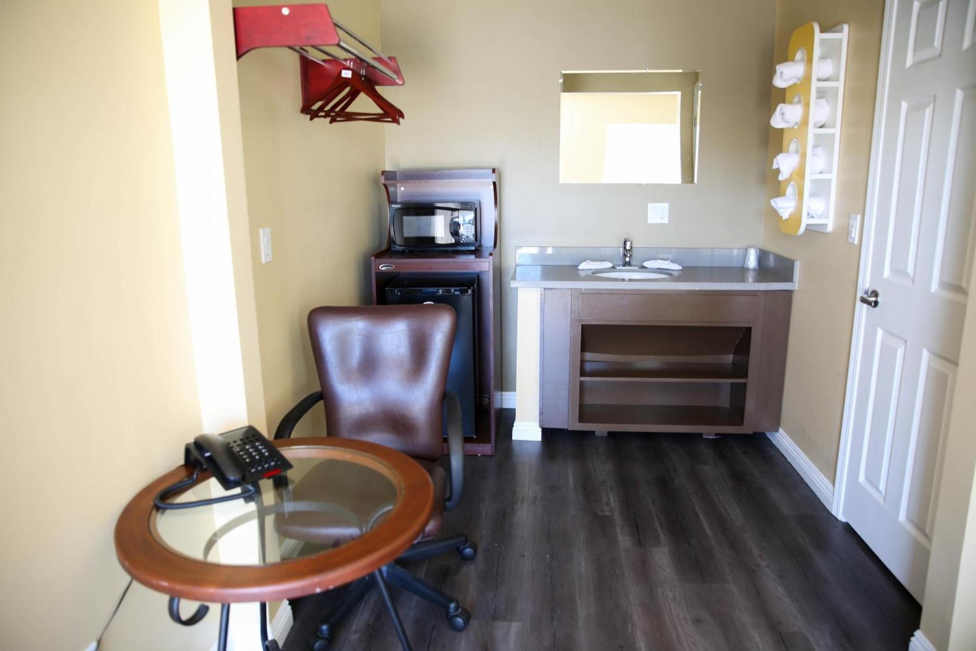 Newport Bay Inn photo 14