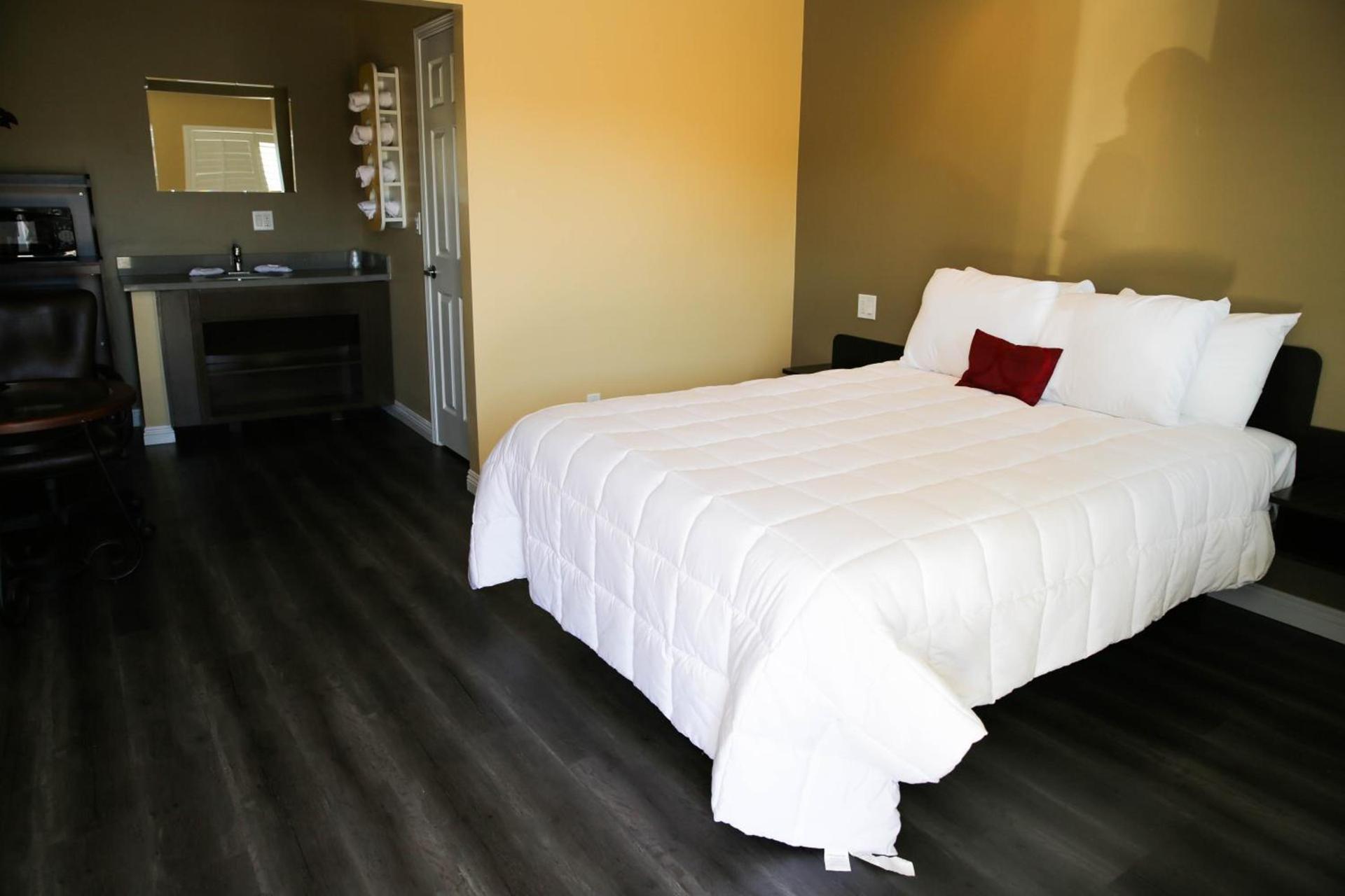 Newport Bay Inn photo 17