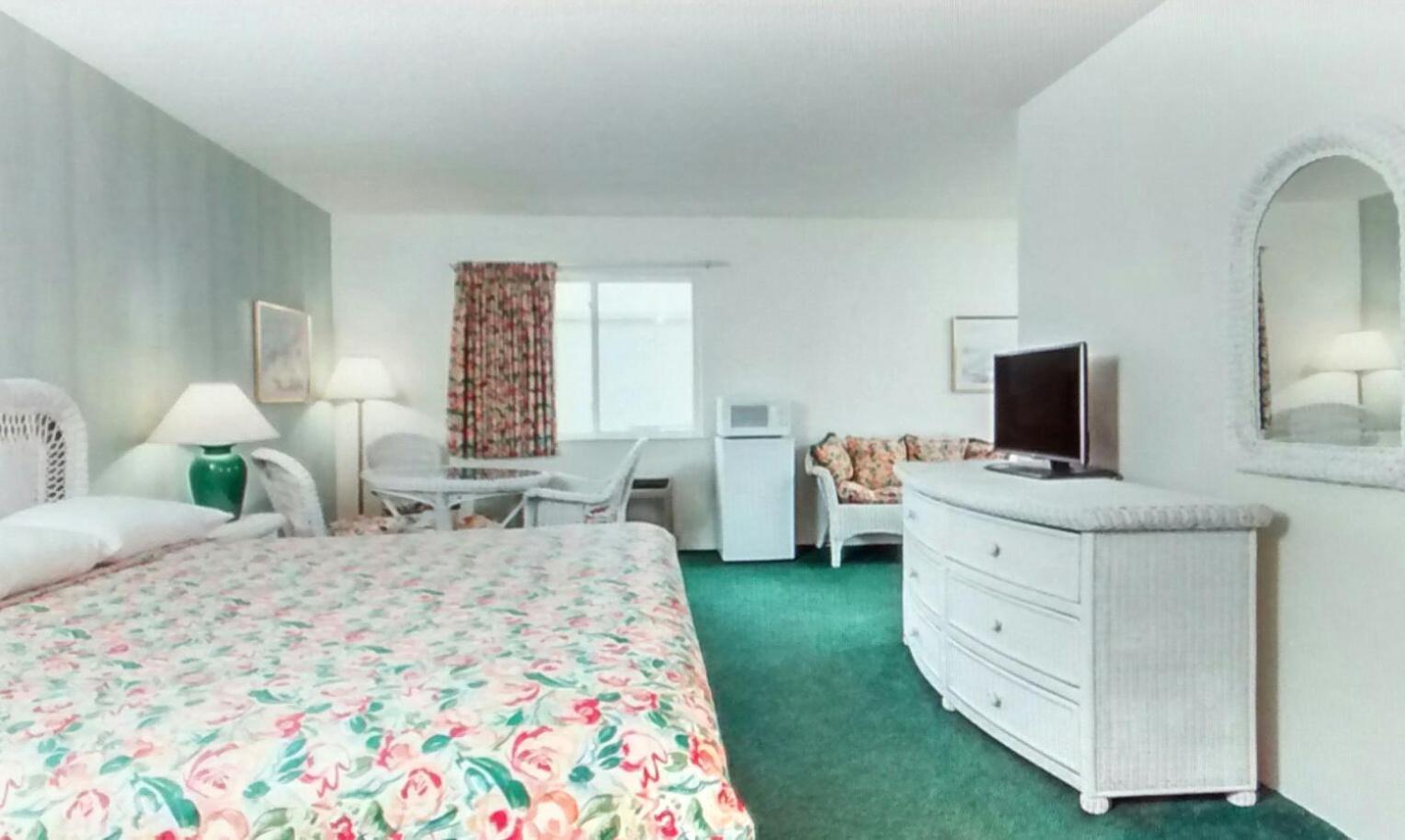 Super 8 by Wyndham Reedsburg photo 6