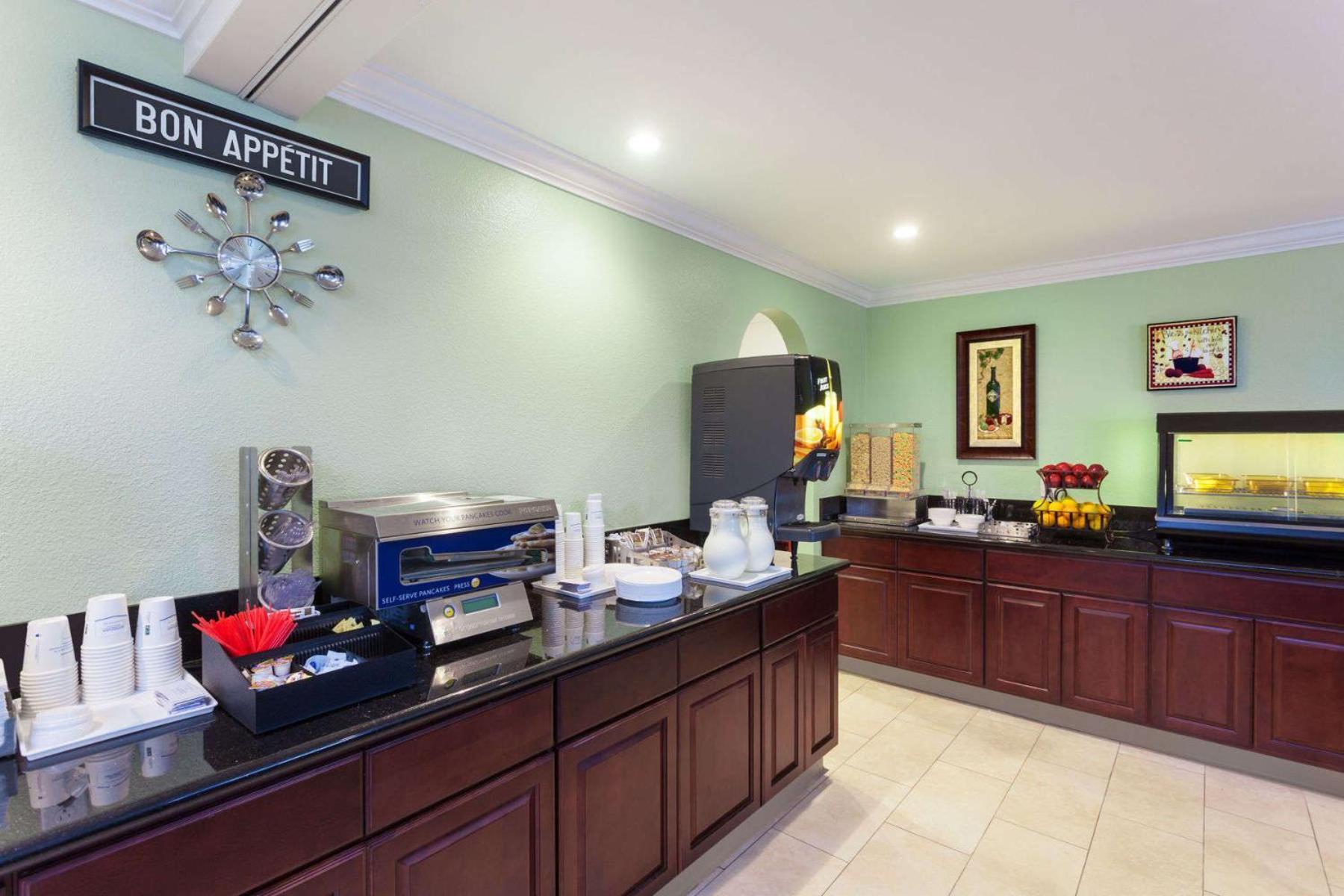 Travelodge by Wyndham Orange County Airport/ Costa Mesa photo 6