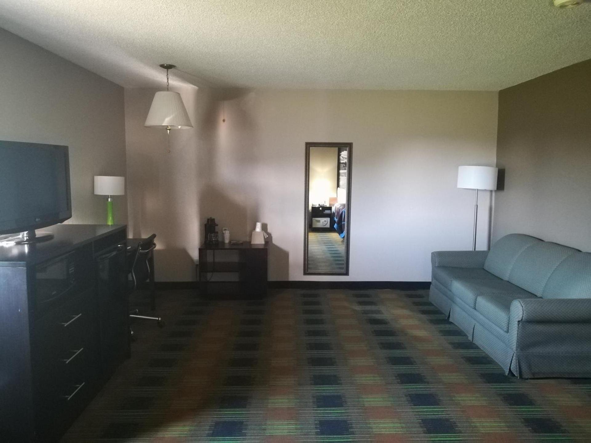 Super 8 by Wyndham Keokuk photo 21