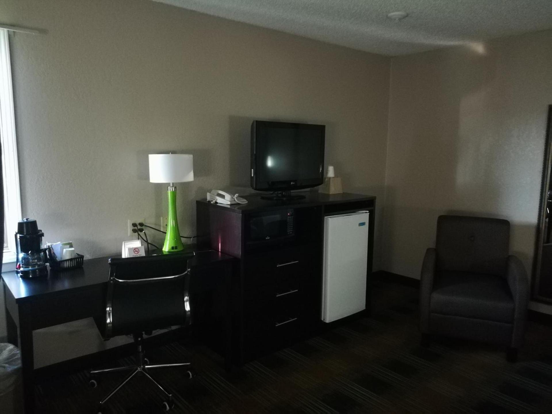 Super 8 by Wyndham Keokuk photo 18