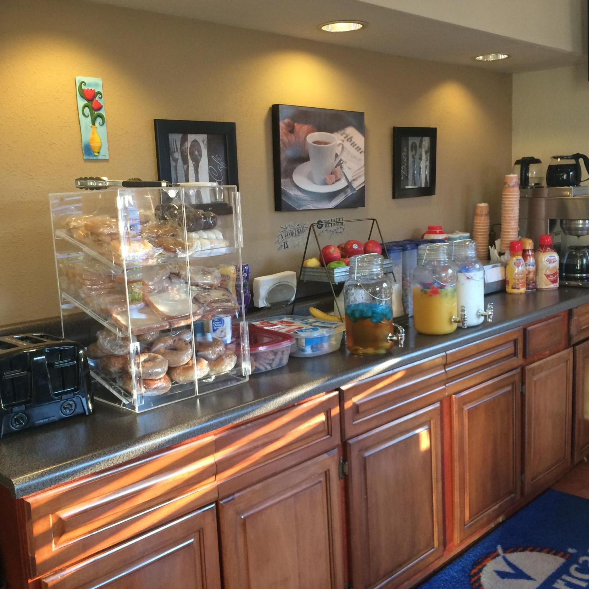 Americas Best Value Inn & Suites Williamstown photo 12