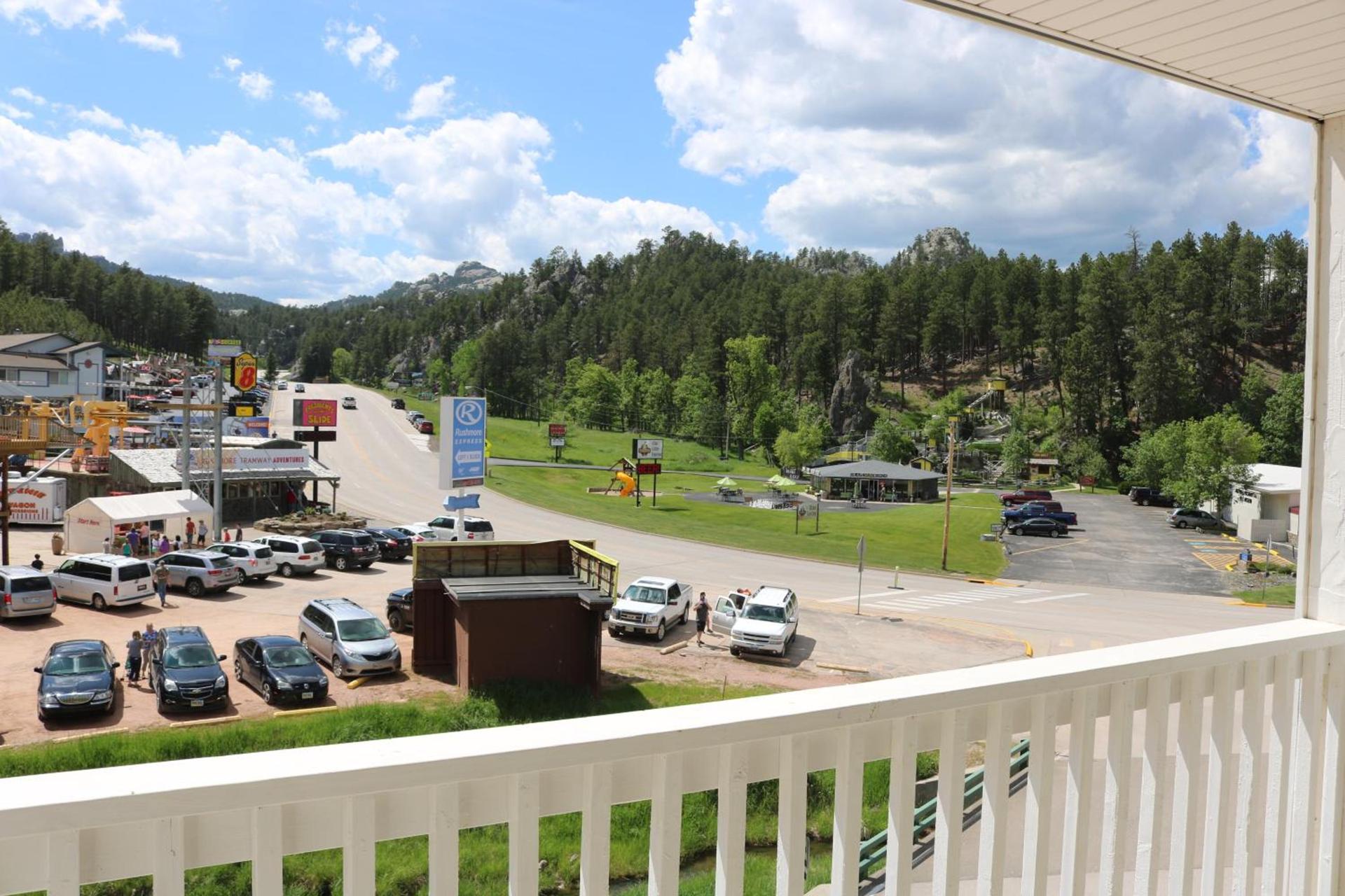 Roosevelt Inn Mount Rushmore photo 52