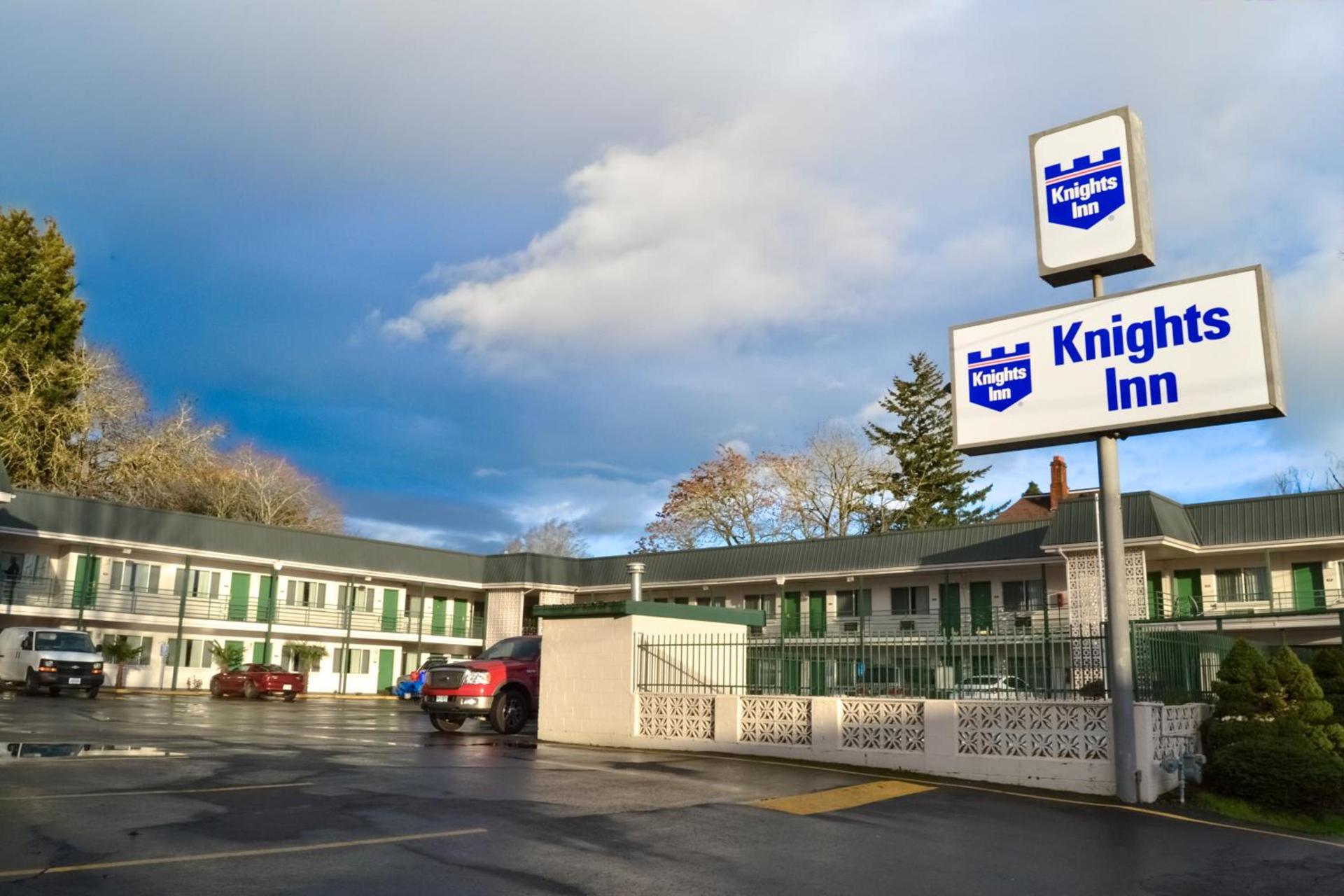 Knights Inn Salem photo 17