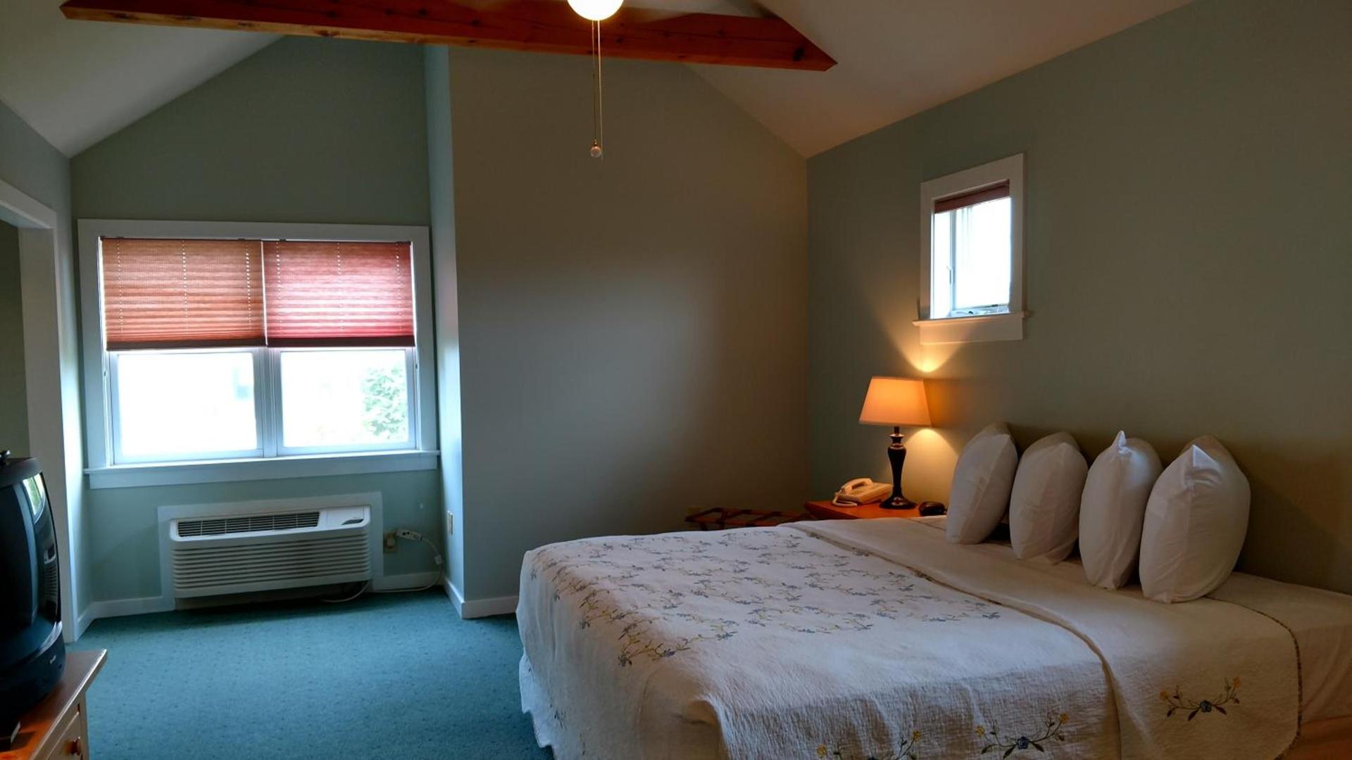 Spruce Lane Lodge and Cottages photo 32