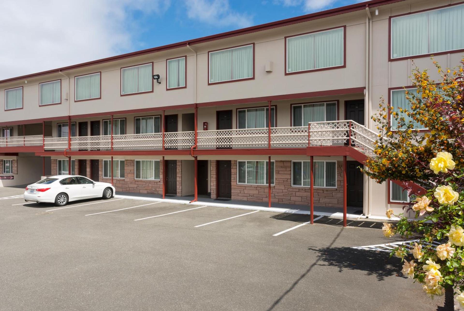Flagstone Motel photo 9