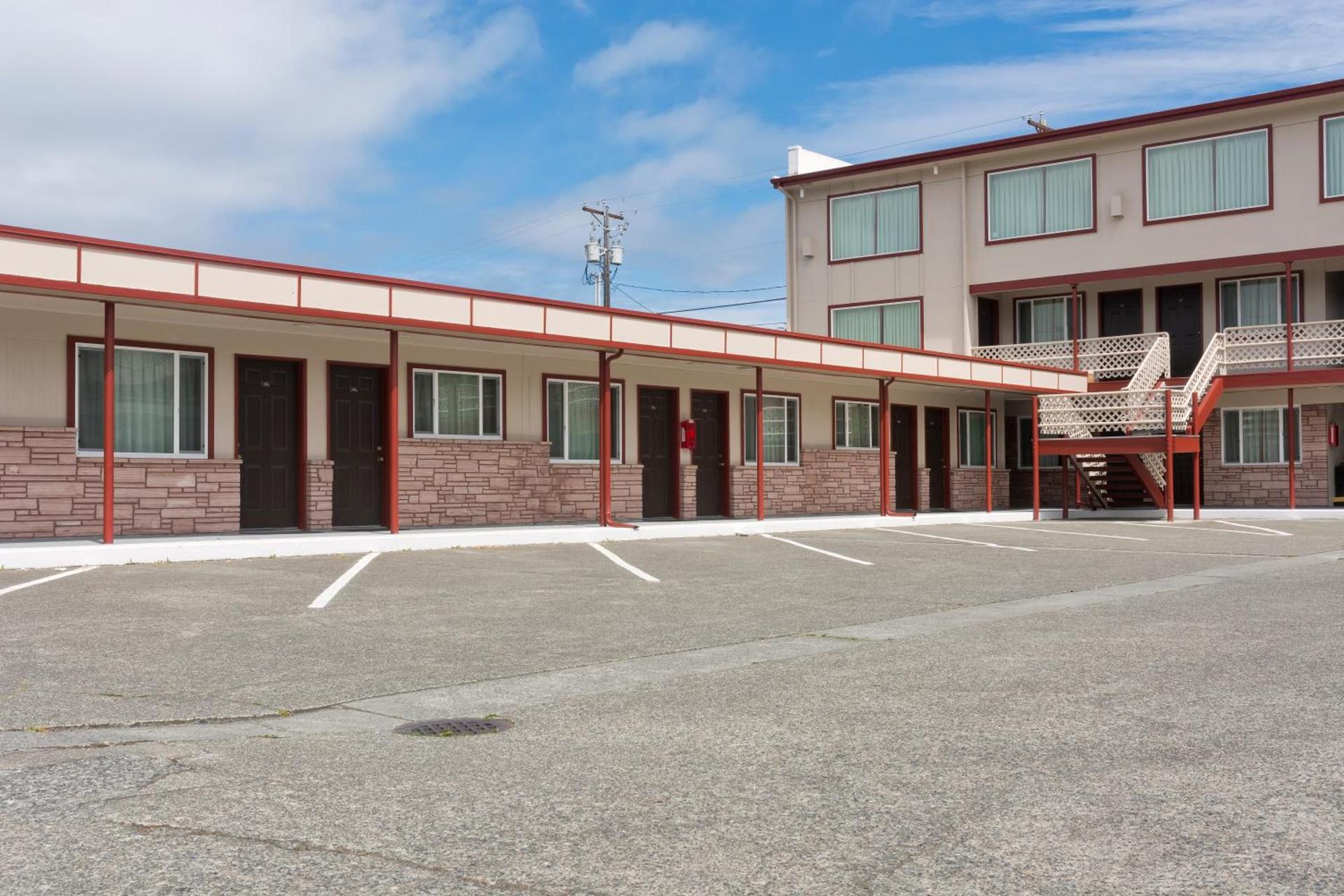 Flagstone Motel photo 10