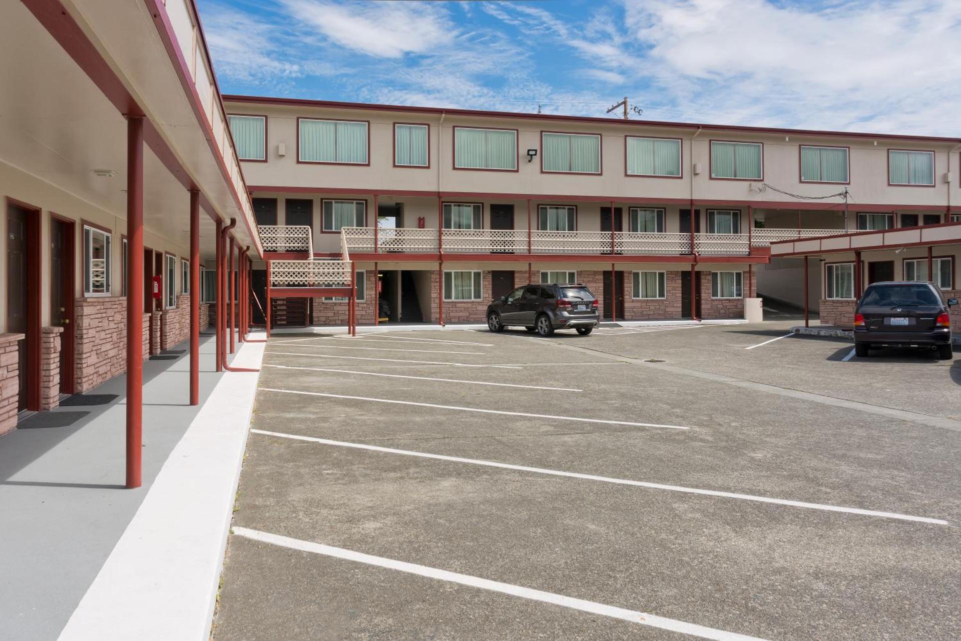 Flagstone Motel photo 11