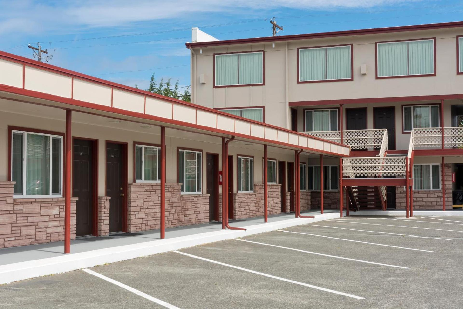 Flagstone Motel photo 8