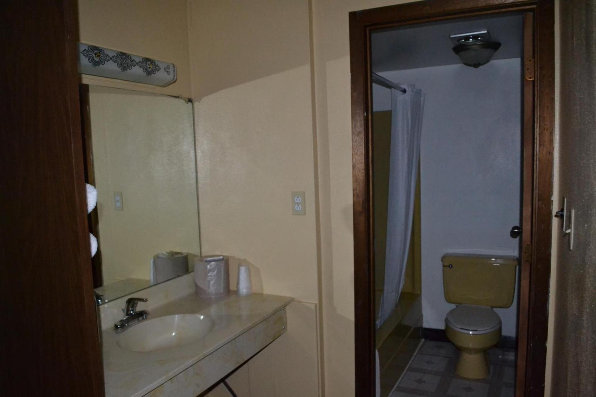 Budget Inn Motel photo 18