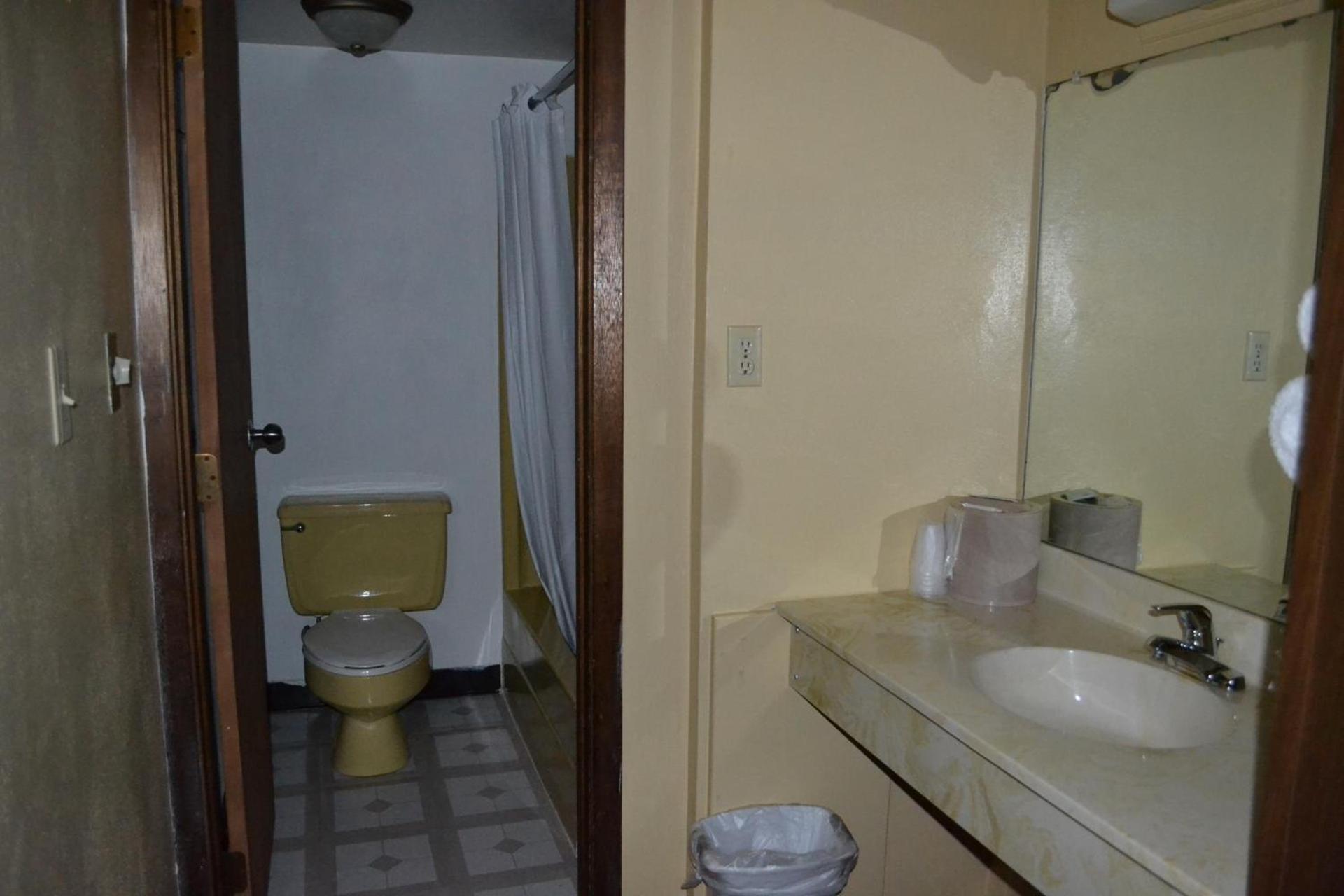 Budget Inn Motel photo 19