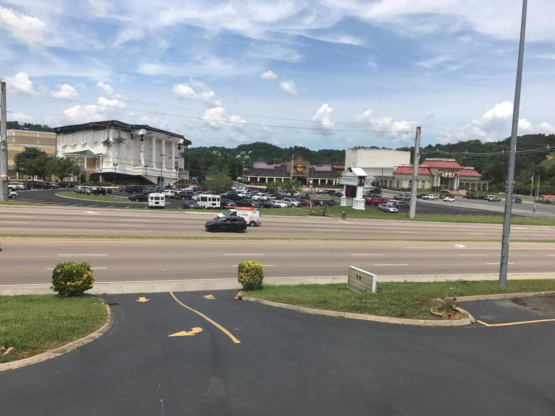 Smoky View Inn photo 17