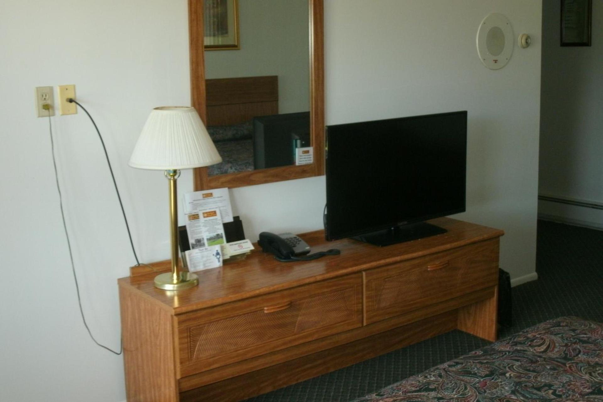 Budget Host Inn photo 13