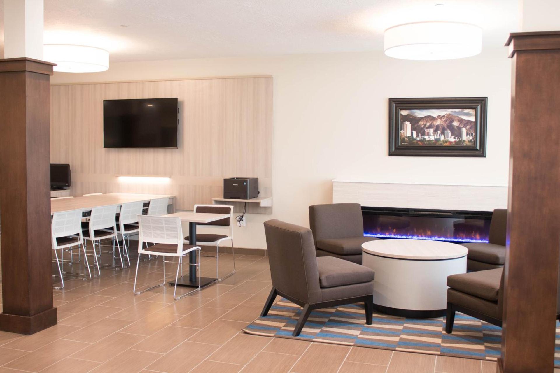Microtel Inn & Suites by Wyndham Springville photo 2