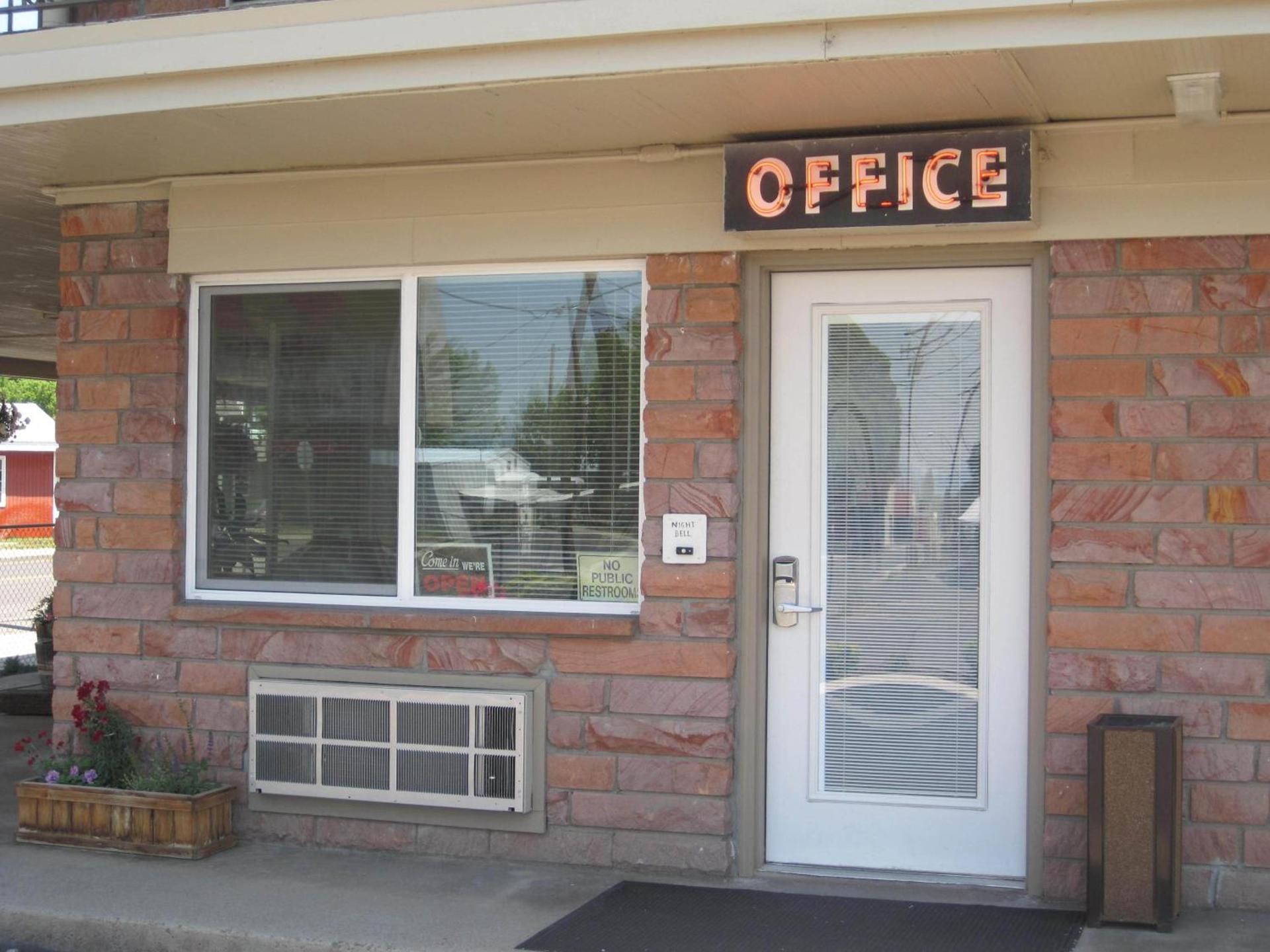Interstate 8 Motel photo 7