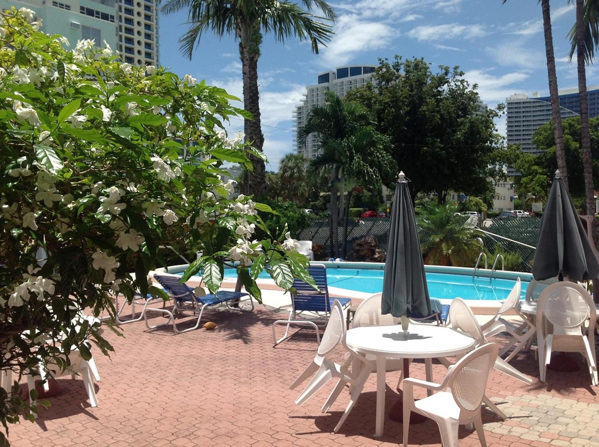 Birch Patio Motel photo 9