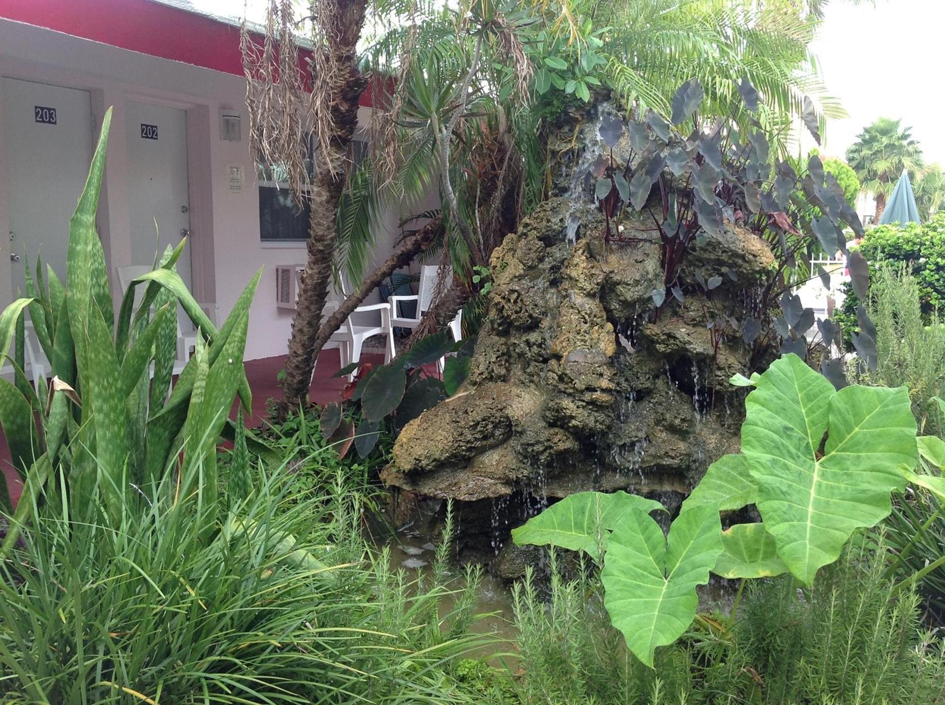 Birch Patio Motel photo 13