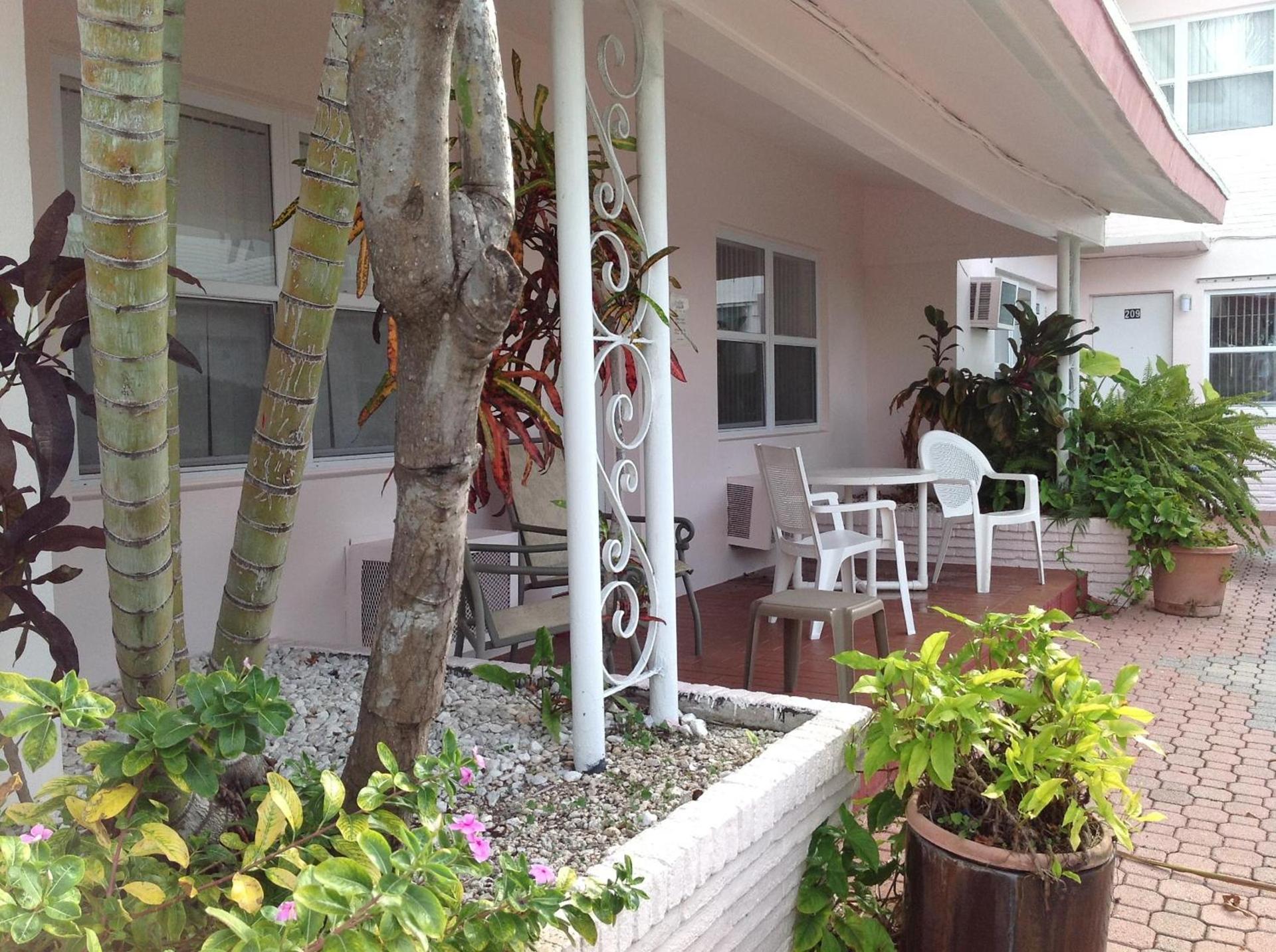 Birch Patio Motel photo 1