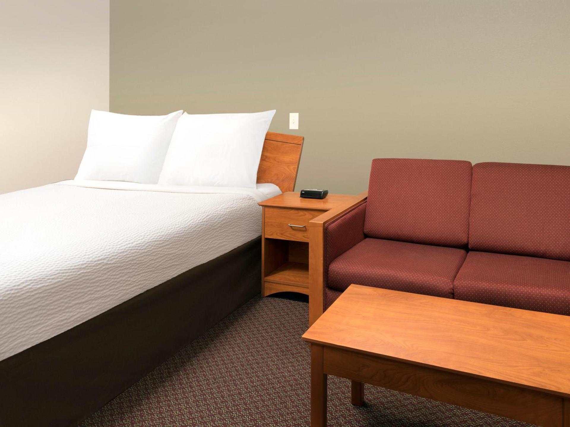 WoodSpring Suites Junction City photo 12