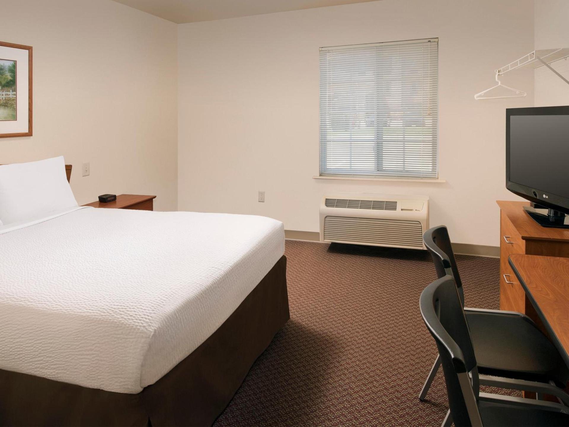 WoodSpring Suites Junction City photo 11