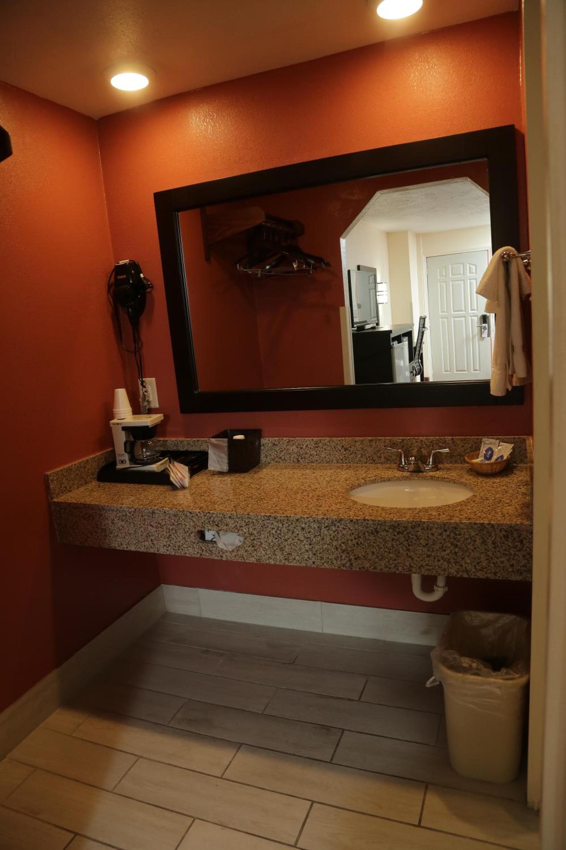 Budget Inn - Washington photo 18