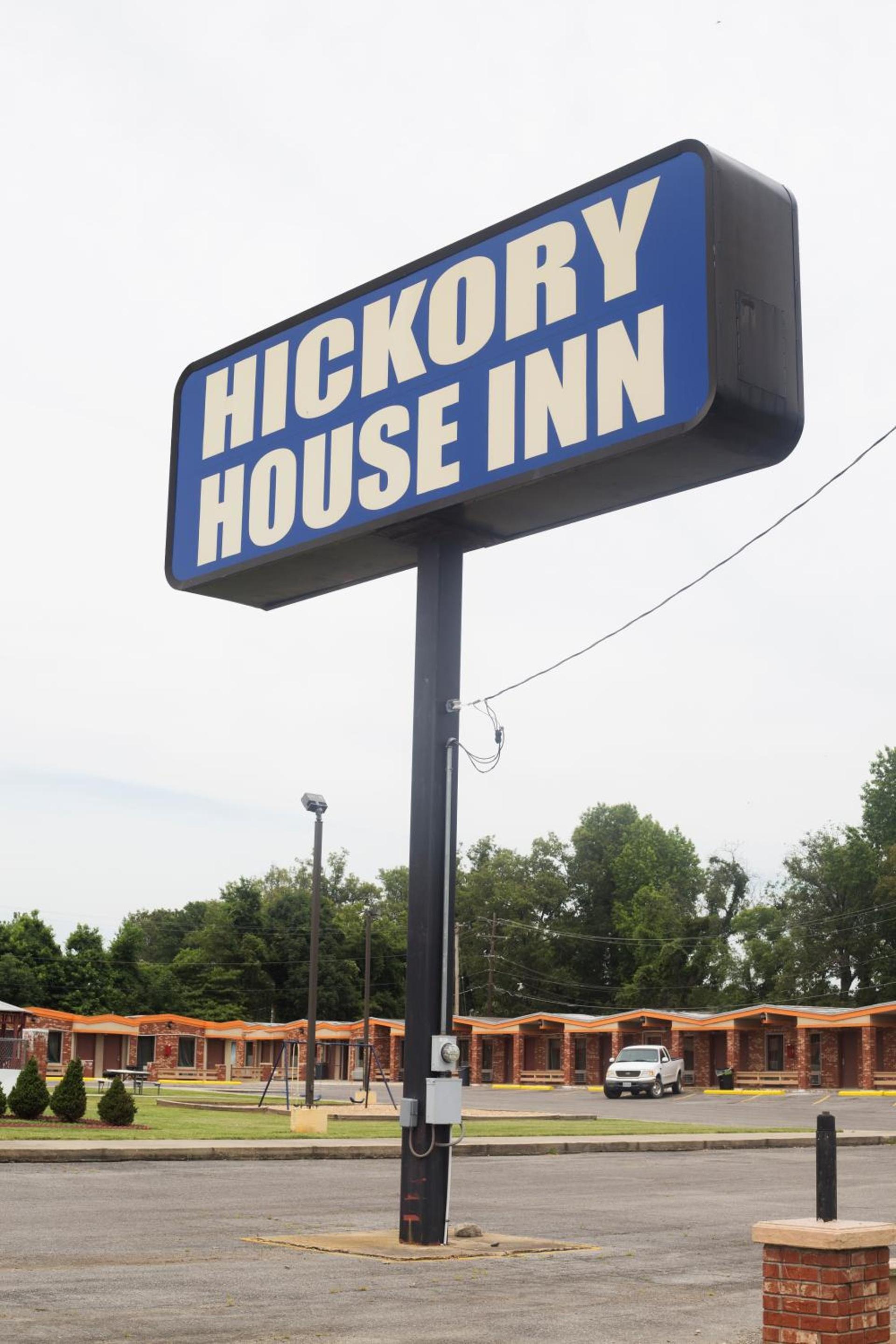 OYO Hickory House Inn photo 37
