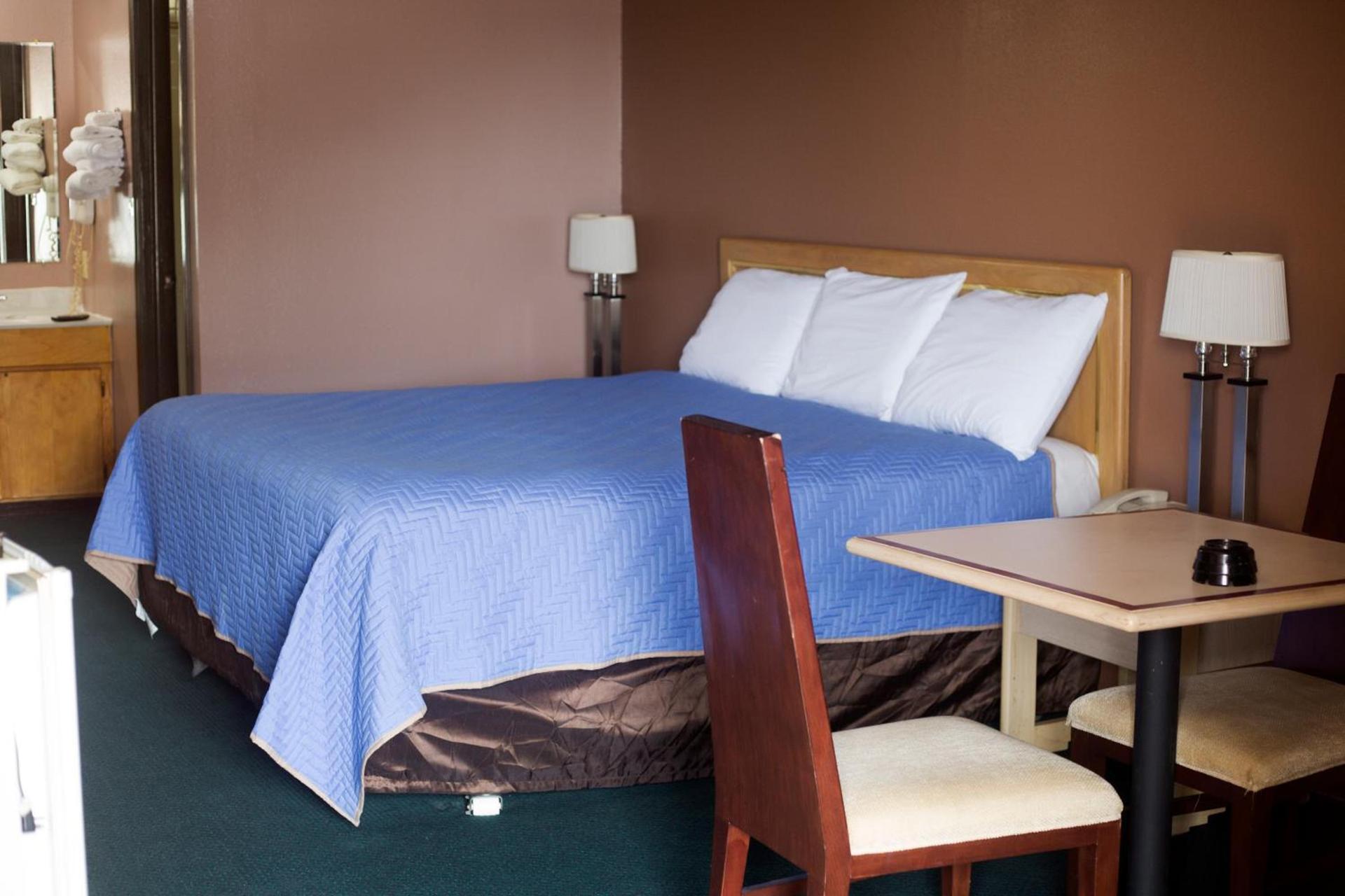 OYO Hickory House Inn photo 17